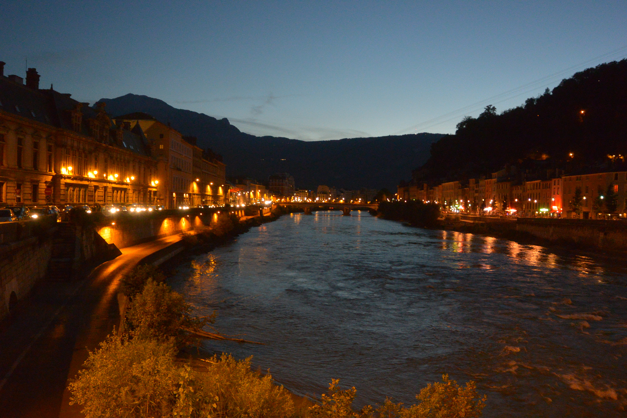 Nikon 1 J3 sample photo. Grenoble by night photography