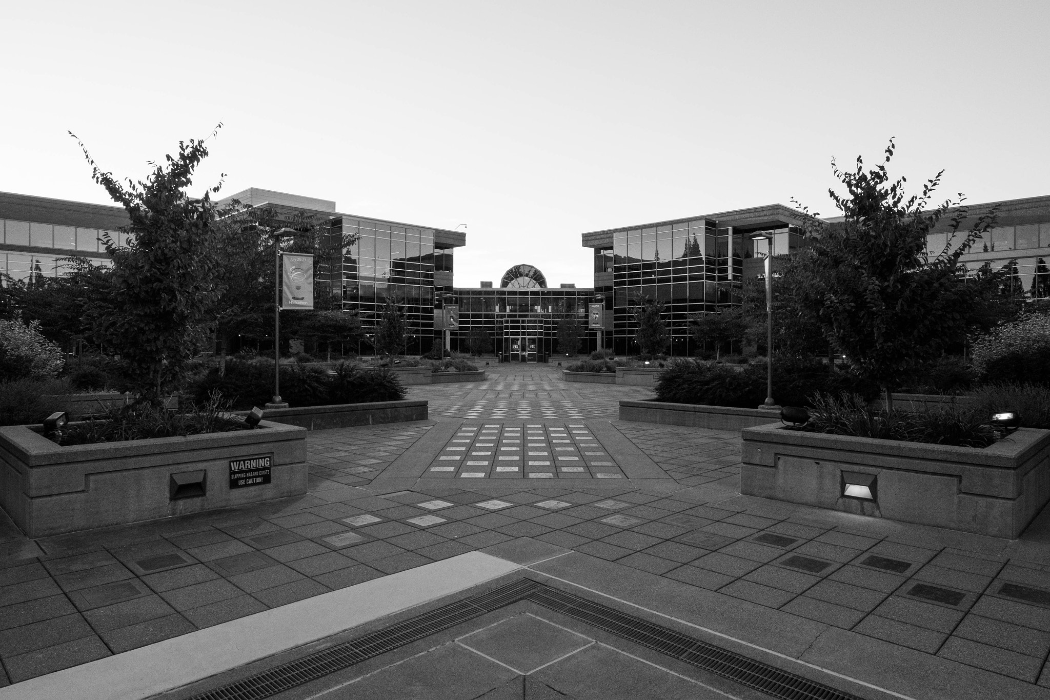 Fujifilm X-T10 + Fujifilm XF 14mm F2.8 R sample photo. Remote worker photography