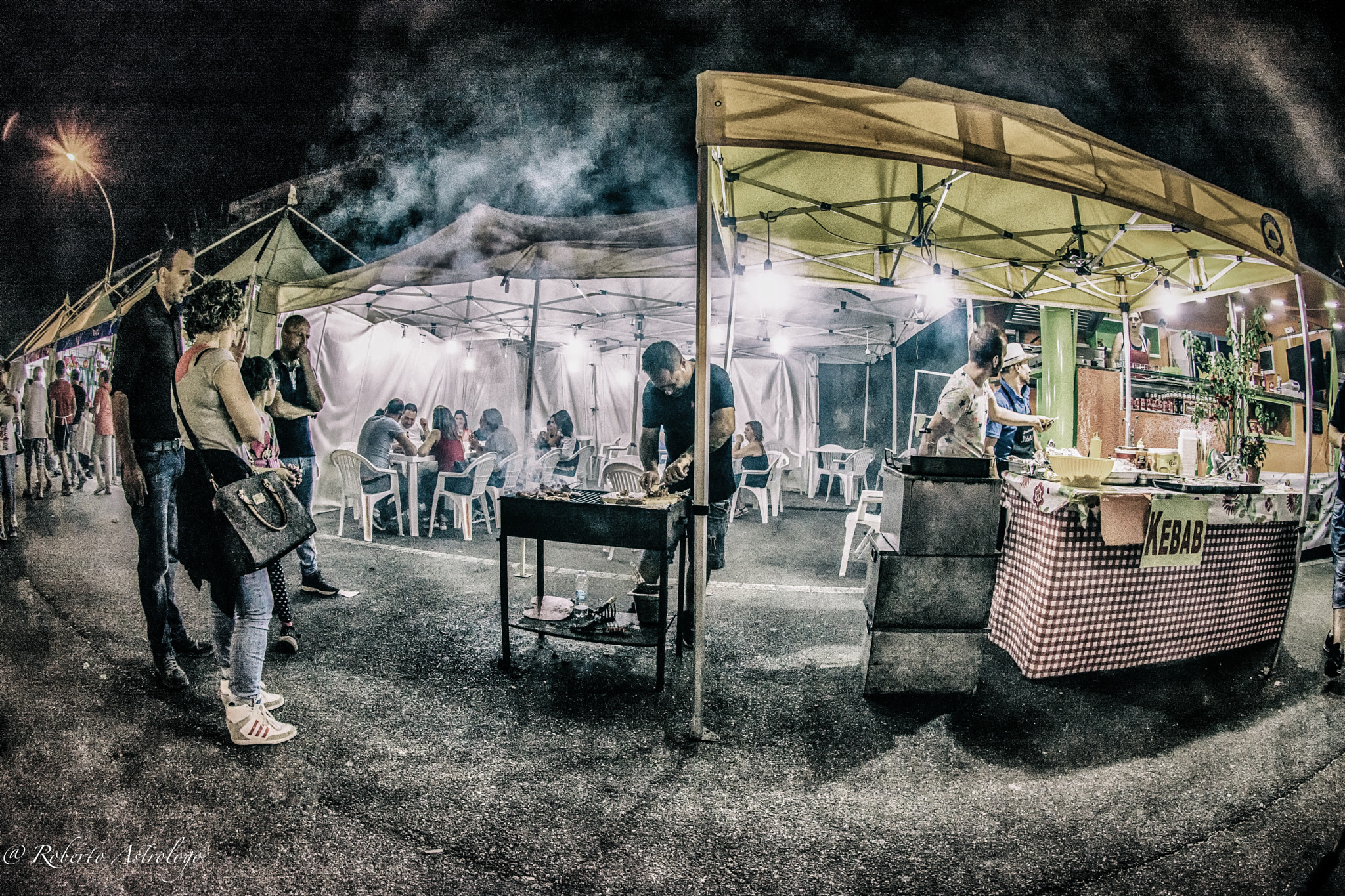 Nikon AF DX Fisheye-Nikkor 10.5mm F2.8G ED sample photo. ..... at the last sandwich ..... photography