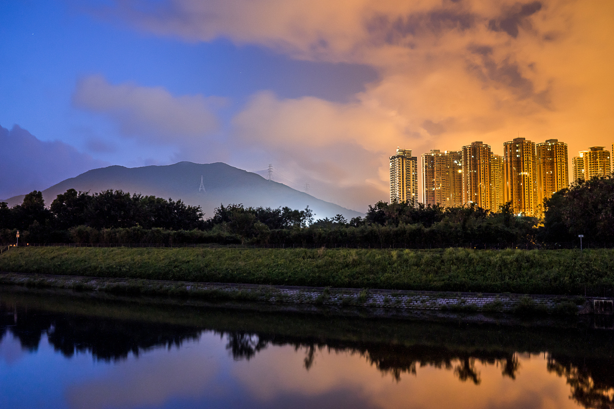 Sony a7 + Sony Distagon T* FE 35mm F1.4 ZA sample photo. Contrast photography