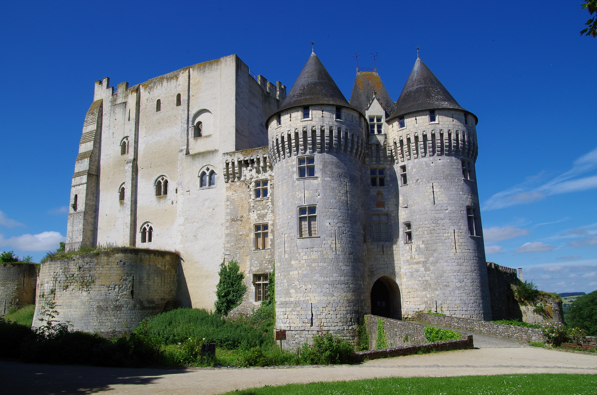 Pentax smc DA 18-270mm F3.5-6.3 ED SDM sample photo. Château de saint jean photography