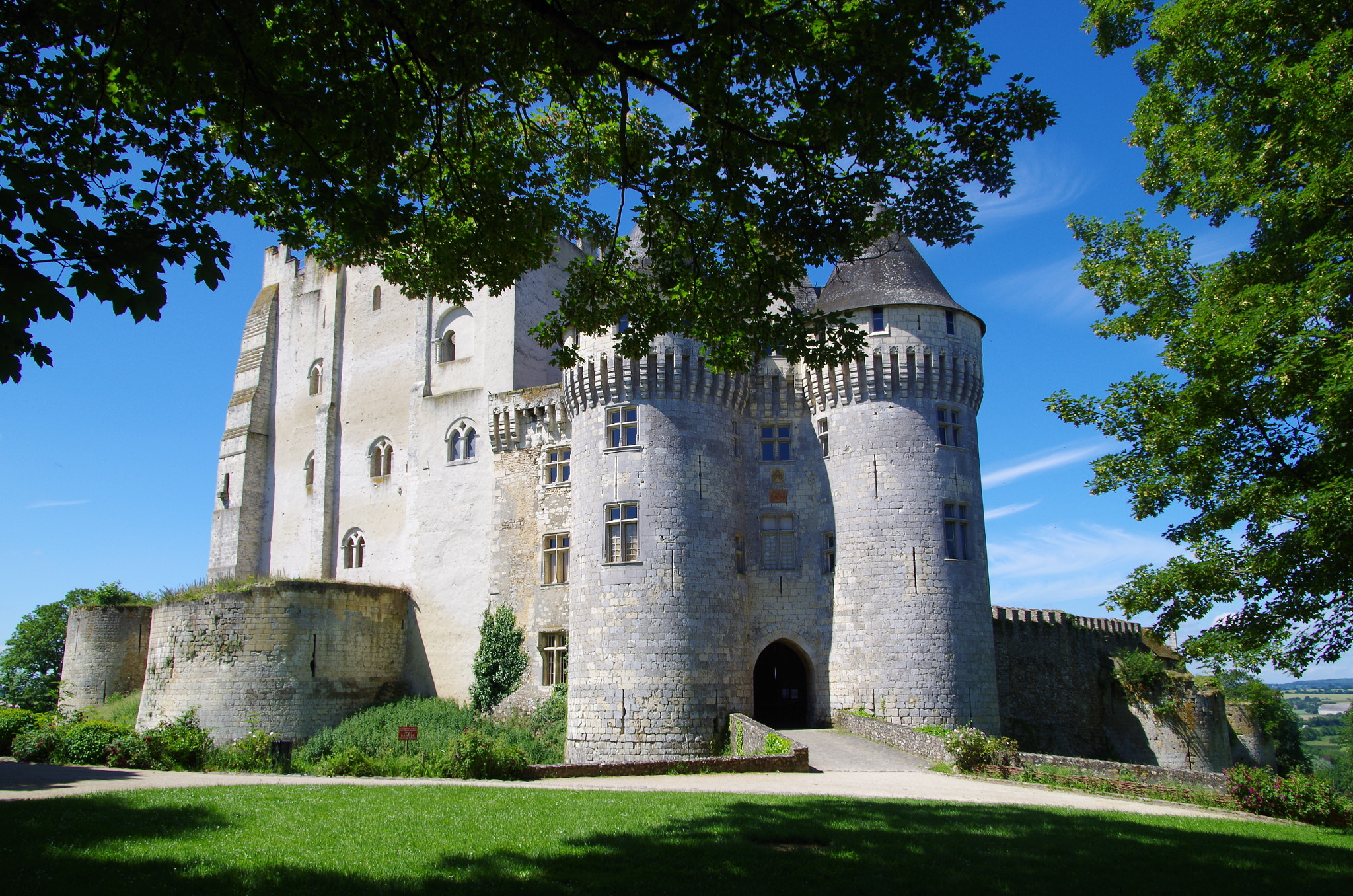 Pentax smc DA 18-270mm F3.5-6.3 ED SDM sample photo. Château de saint jean photography