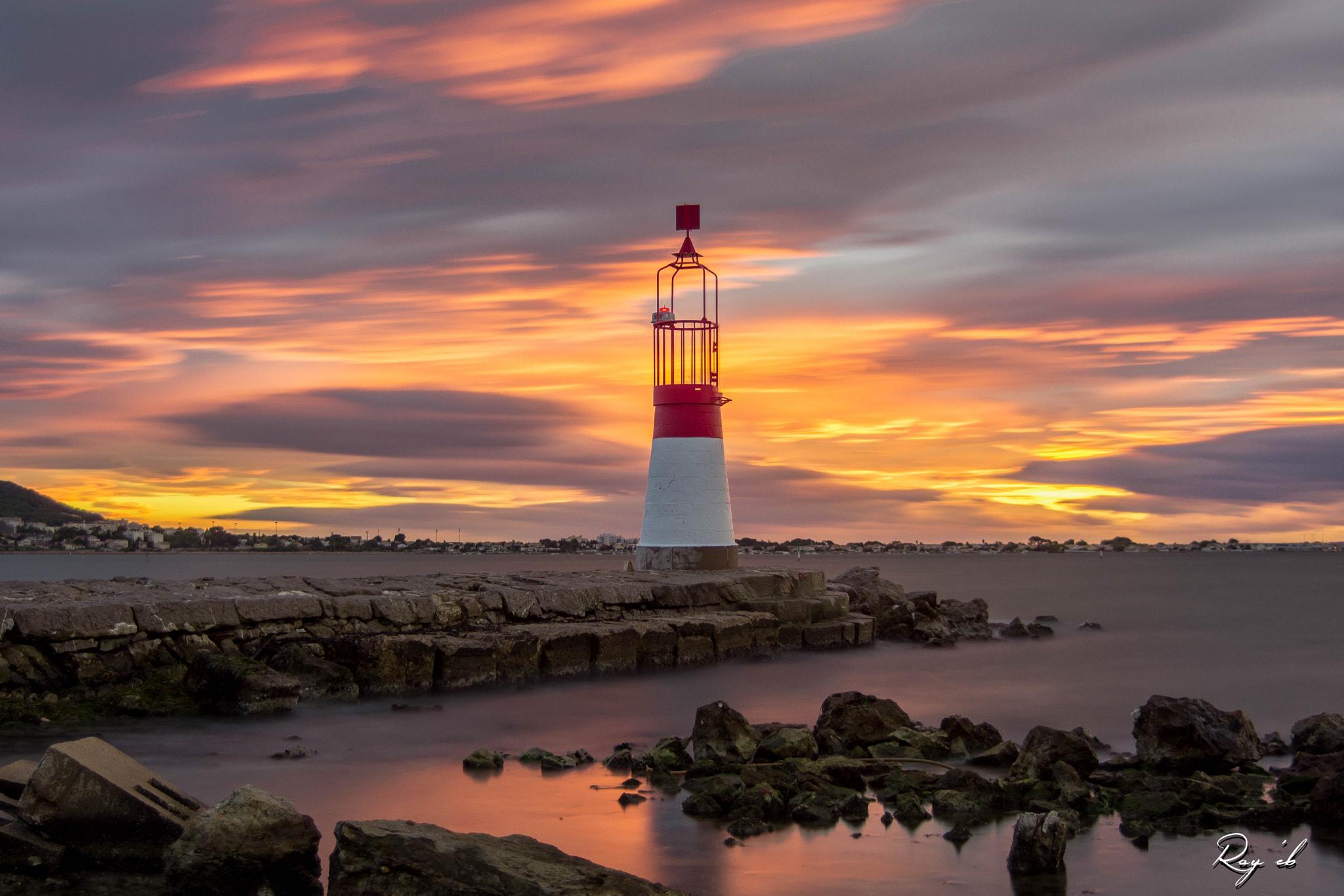 AF Zoom-Nikkor 28-70mm f/3.5-4.5 sample photo. Le phare photography