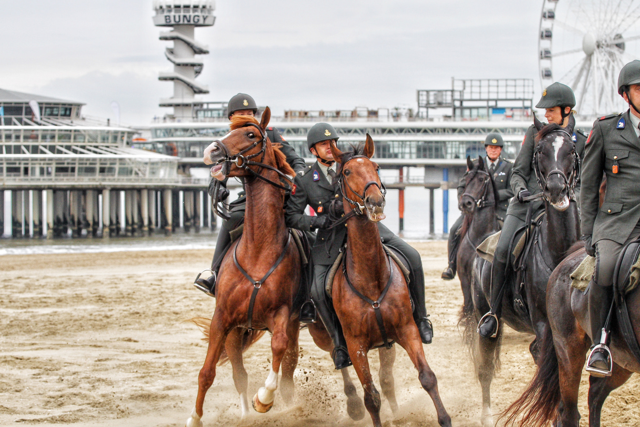 Canon EOS 7D + Canon EF 70-200mm F4L USM sample photo. Militairy exercise sceveningen beach holland photography