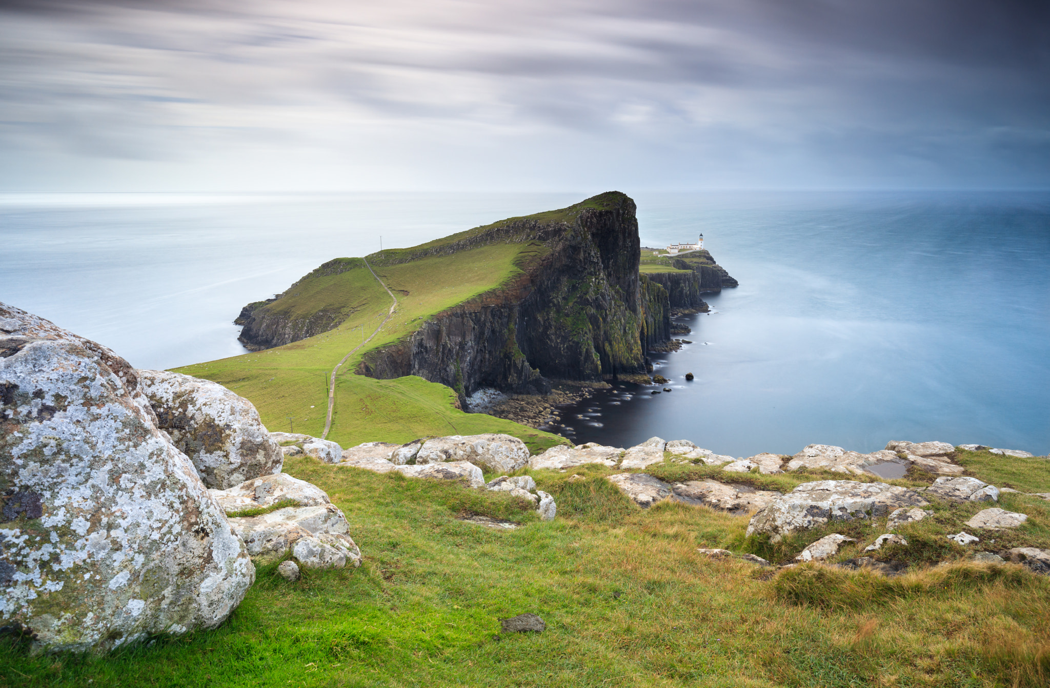 Canon EOS 5DS R + Canon EF 16-35mm F4L IS USM sample photo. Neist point lighthouse photography