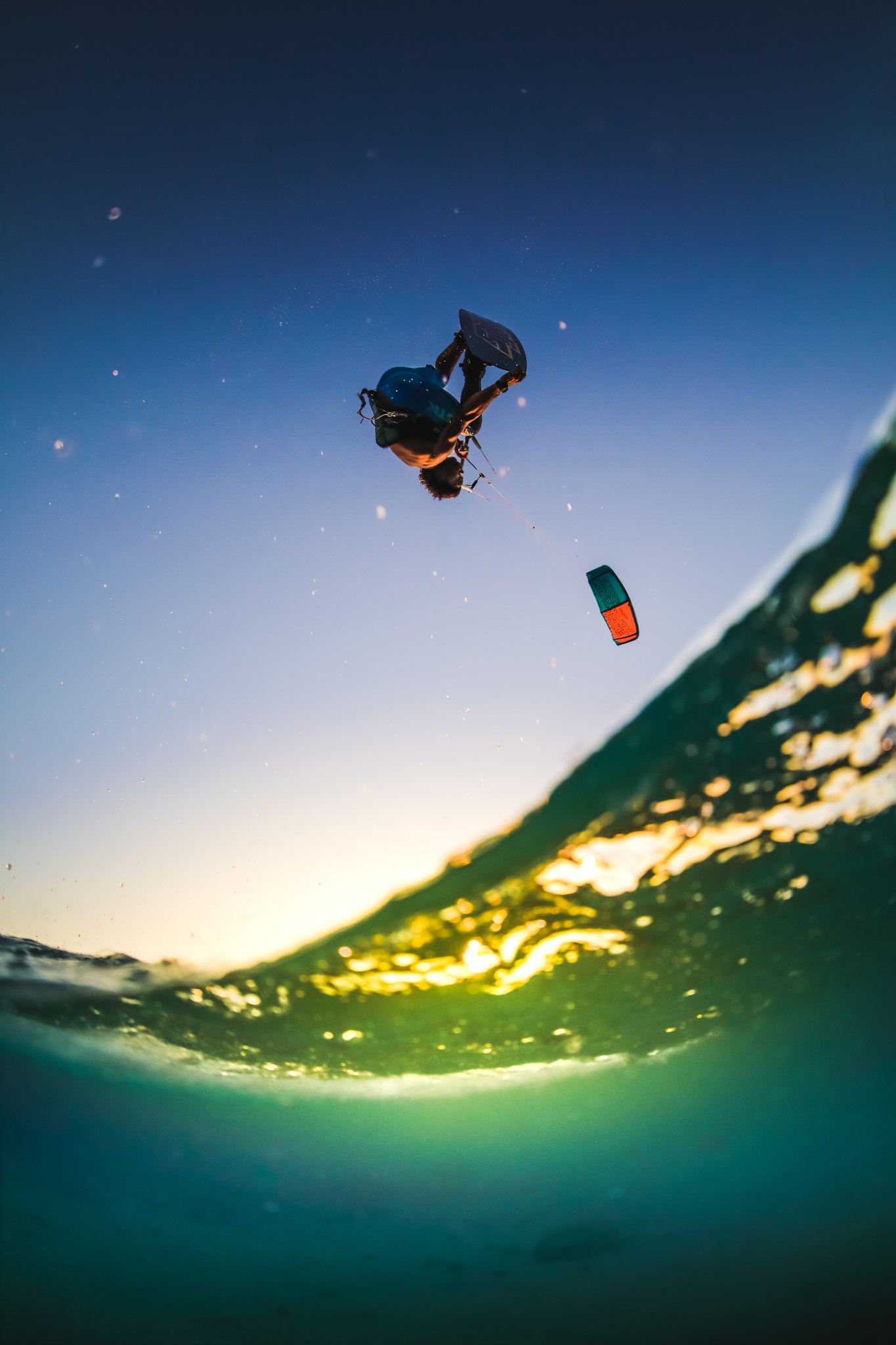 Canon EF 8-15mm F4L Fisheye USM sample photo. Kitesurfing in bonaire photography