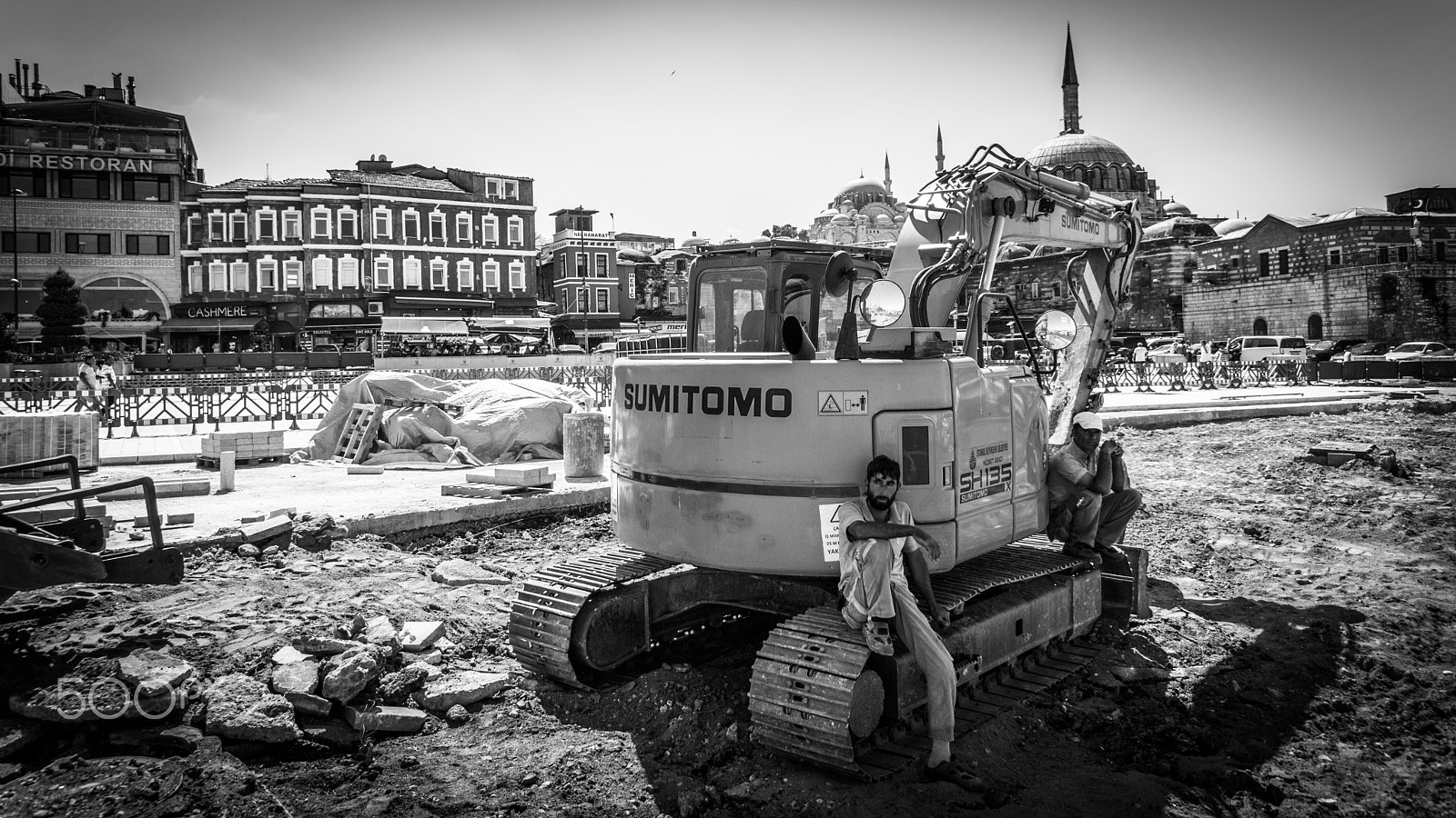 Sony DT 16-105mm F3.5-5.6 sample photo. Eminönü - istanbul photography