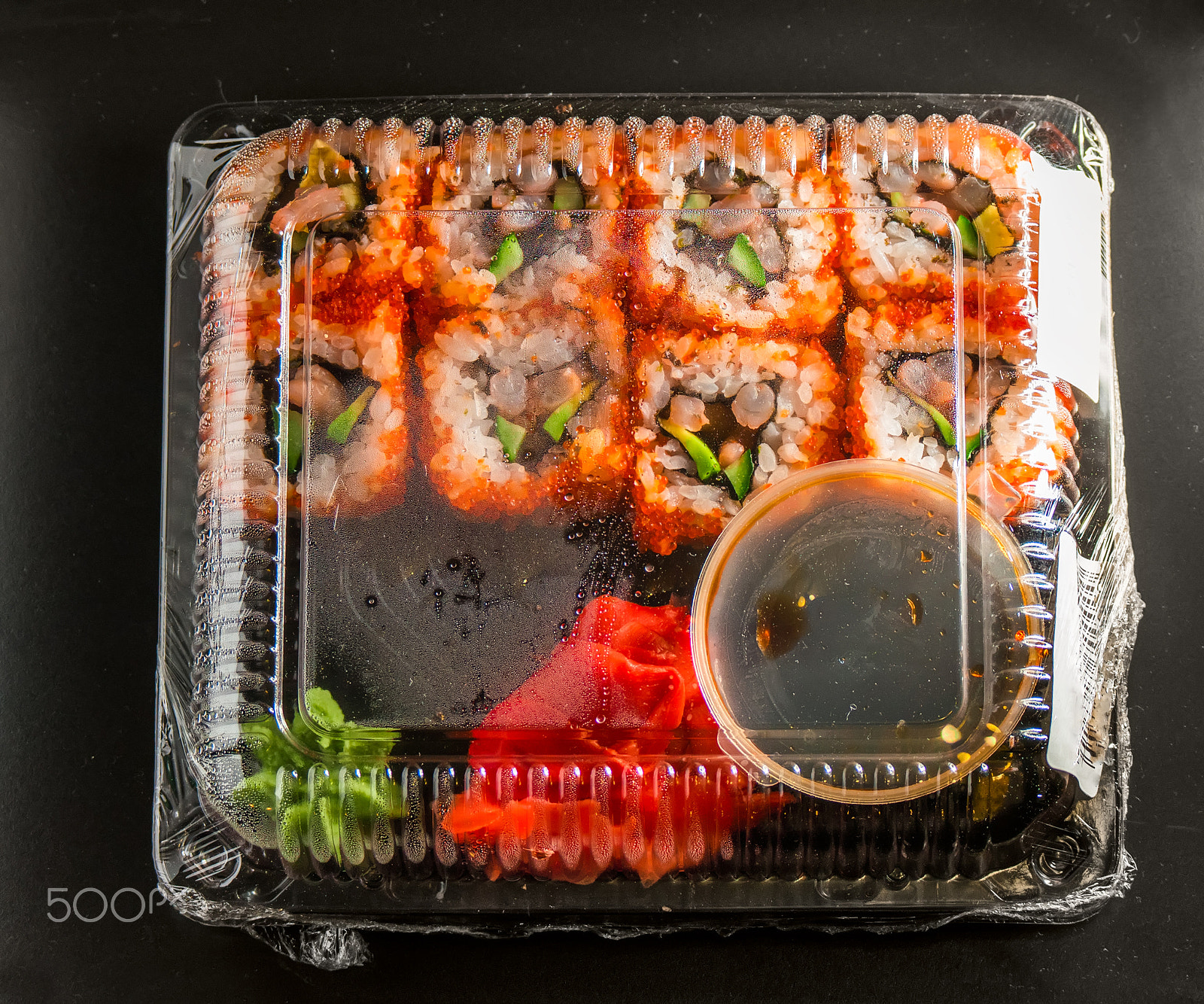 Samsung NX500 + Samsung NX 50-200mm F4-5.6 ED OIS sample photo. Sushi in the package on a black background photography