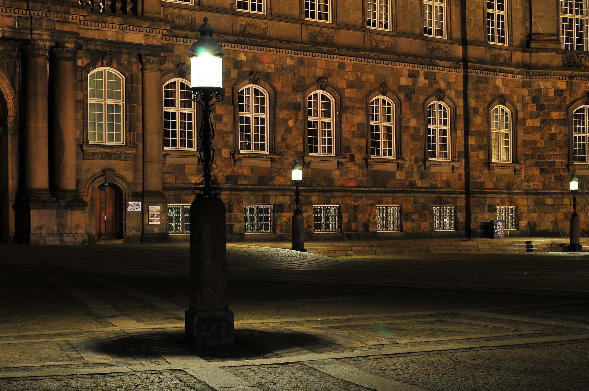 Nikon D300 + Sigma 50mm F1.4 EX DG HSM sample photo. Street lamp by the danish parliament photography