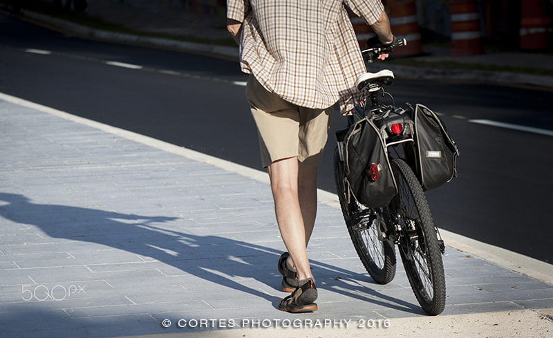 Canon EF 70-200mm F2.8L IS USM sample photo. Paseando la bici copy photography