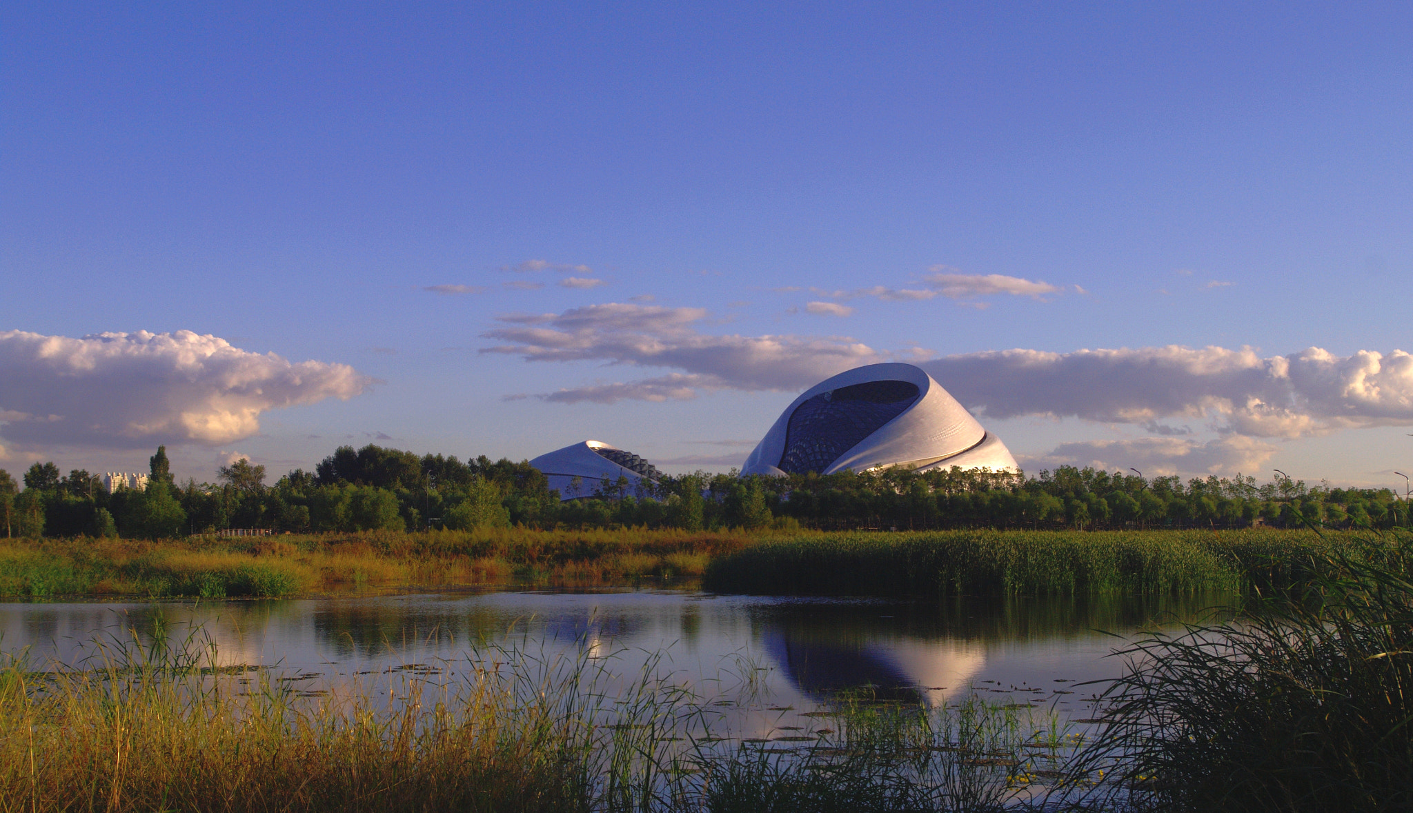 Pentax smc DA 18-55mm F3.5-5.6 AL WR sample photo. The harbin theater in an evening photography