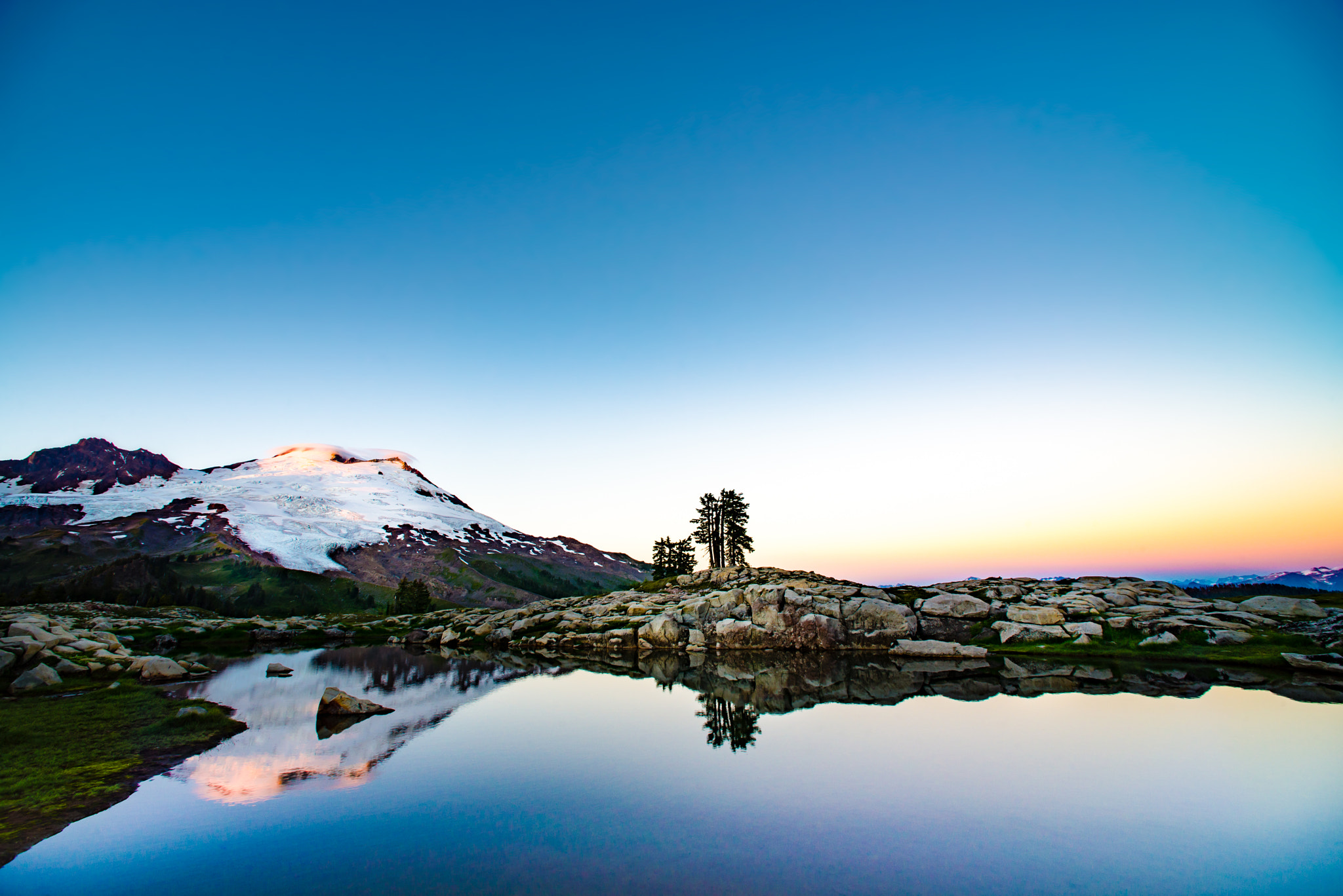 Nikon AF Nikkor 14mm F2.8D ED sample photo. Mt baker photography