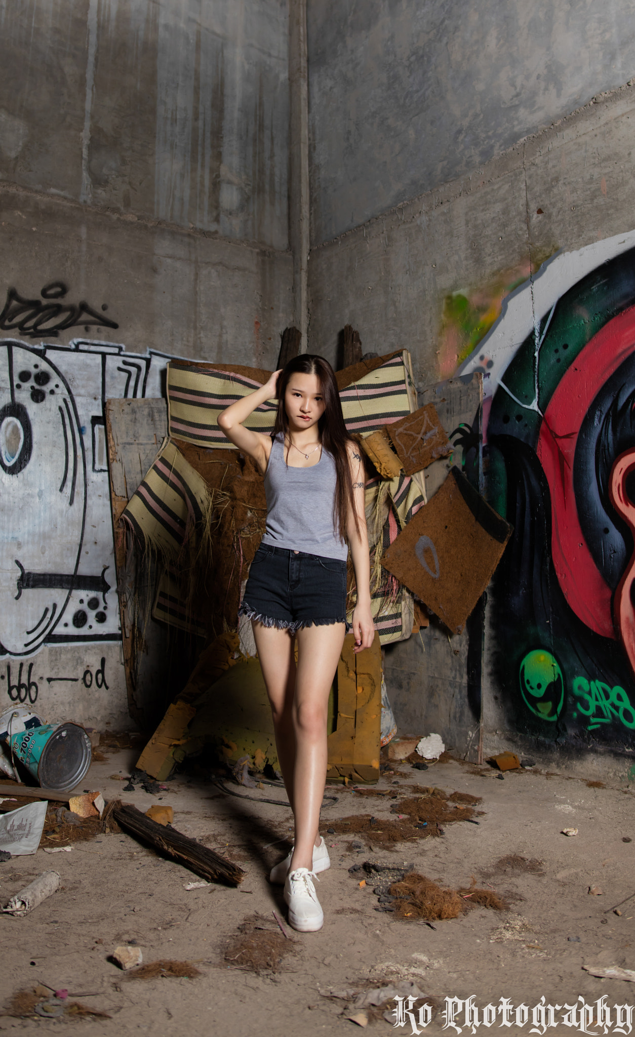 Sigma 24-35mm F2 DG HSM Art sample photo. I don't know what to as that behind the model? a throne? sorry too much got photography