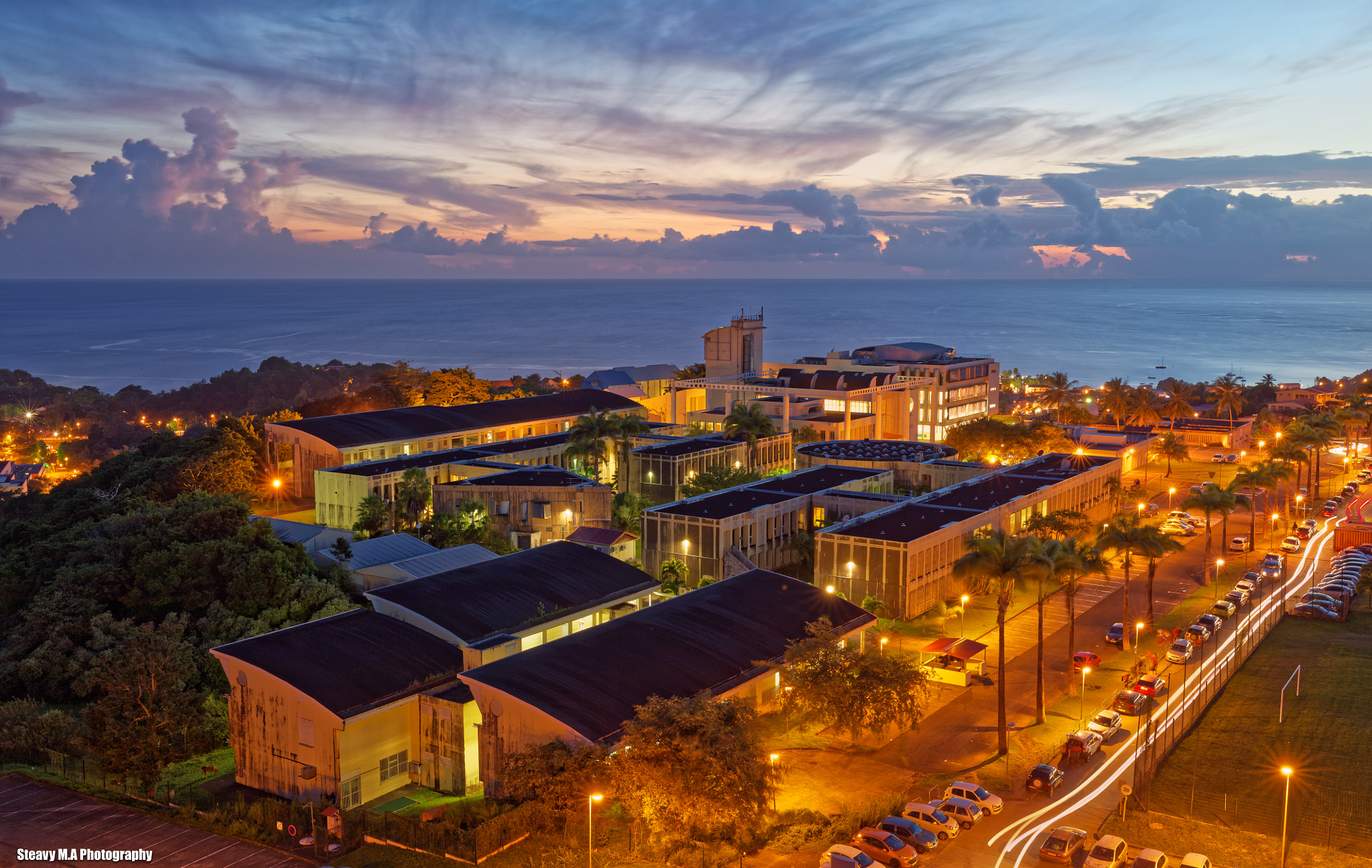 Canon EF 35mm F1.4L II USM sample photo. Sunset on campus photography
