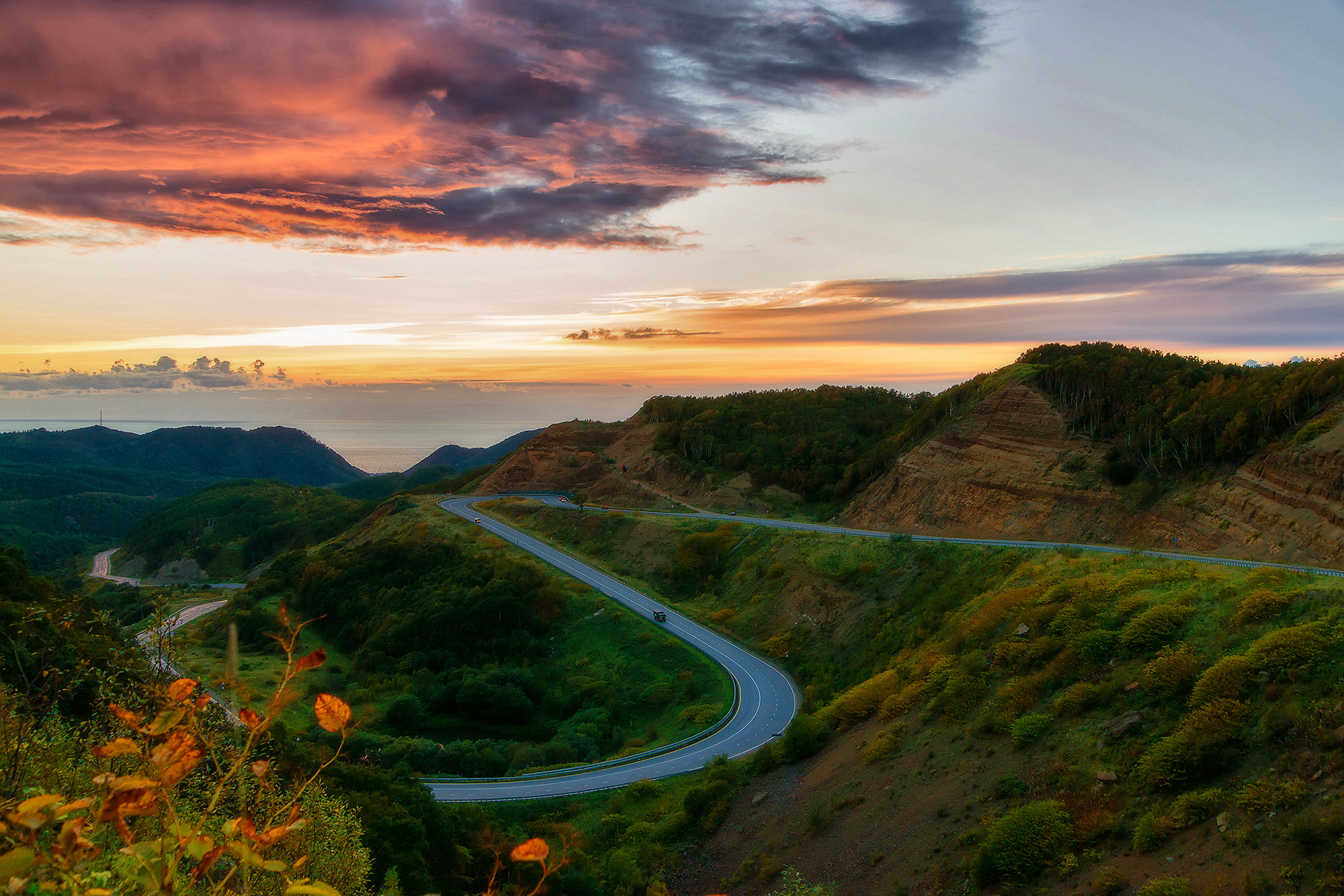 Sony Alpha DSLR-A850 sample photo. Mountain road. photography