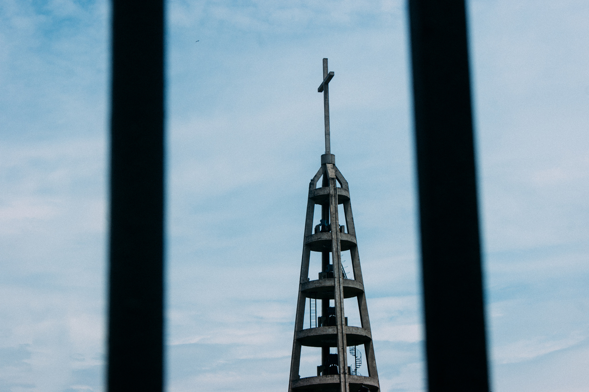 Sony Alpha DSLR-A290 + Sony DT 18-55mm F3.5-5.6 SAM sample photo. Tower of the cross in the cathedral of rio de janeiro. photography