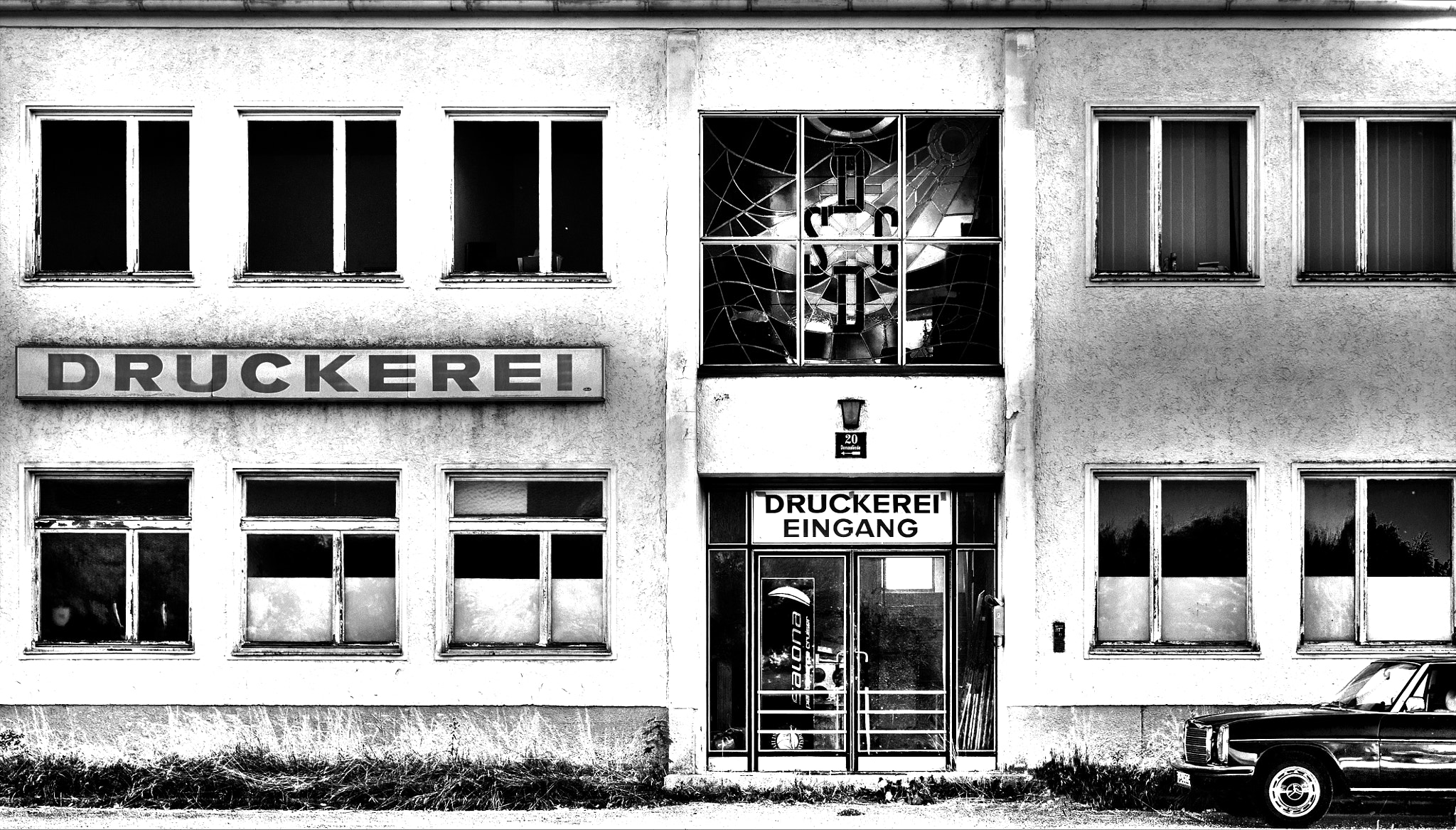 Nikon D3 + Nikon AF Nikkor 50mm F1.8D sample photo. Found this old printer company in regensburg. photography