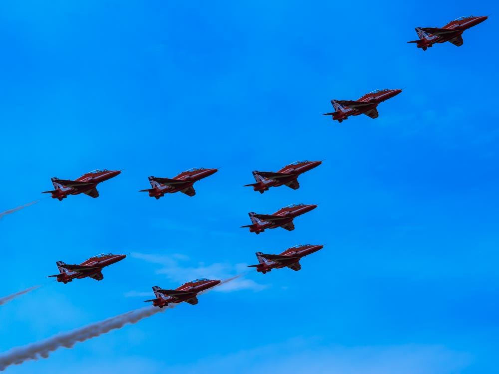 Sigma 150-500mm F5-6.3 DG OS HSM sample photo. Red arrows photography