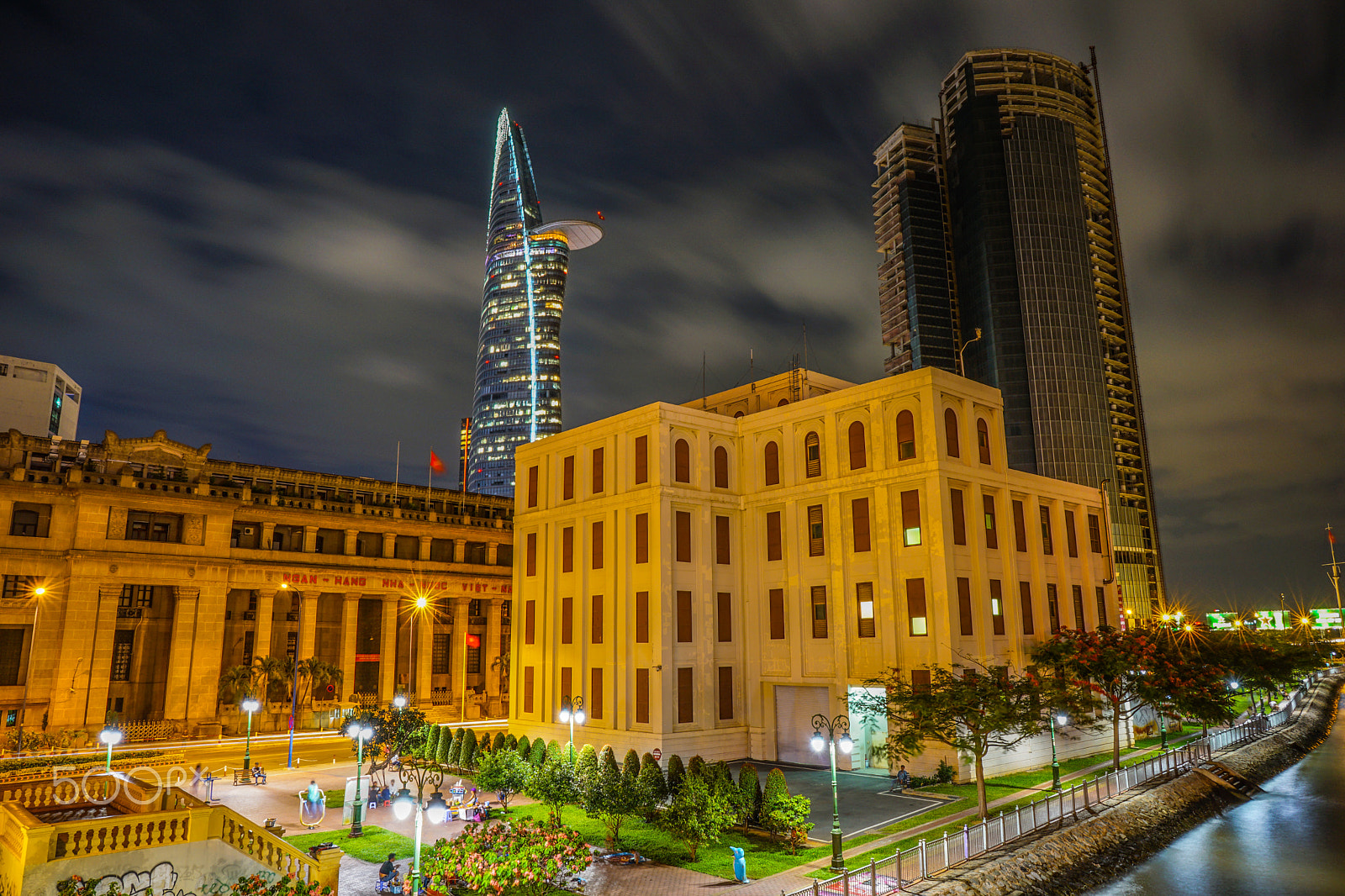 Sony a7 II + ZEISS Batis 25mm F2 sample photo. Ho chi minh city.jpg photography