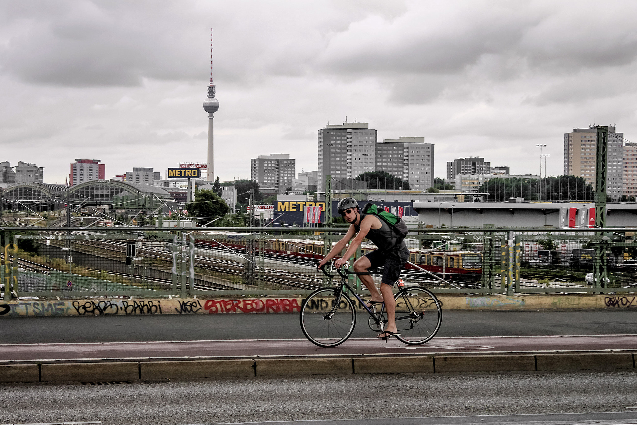 Canon EOS 650D (EOS Rebel T4i / EOS Kiss X6i) sample photo. Berlin bike photography