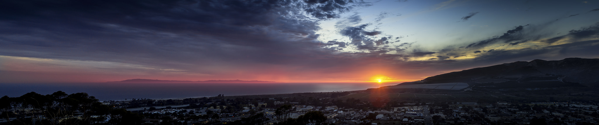 Sony SLT-A77 + Sigma ZOOM-alpha 35-135mm F3.5-4.5 sample photo. Ventura september sunset photography