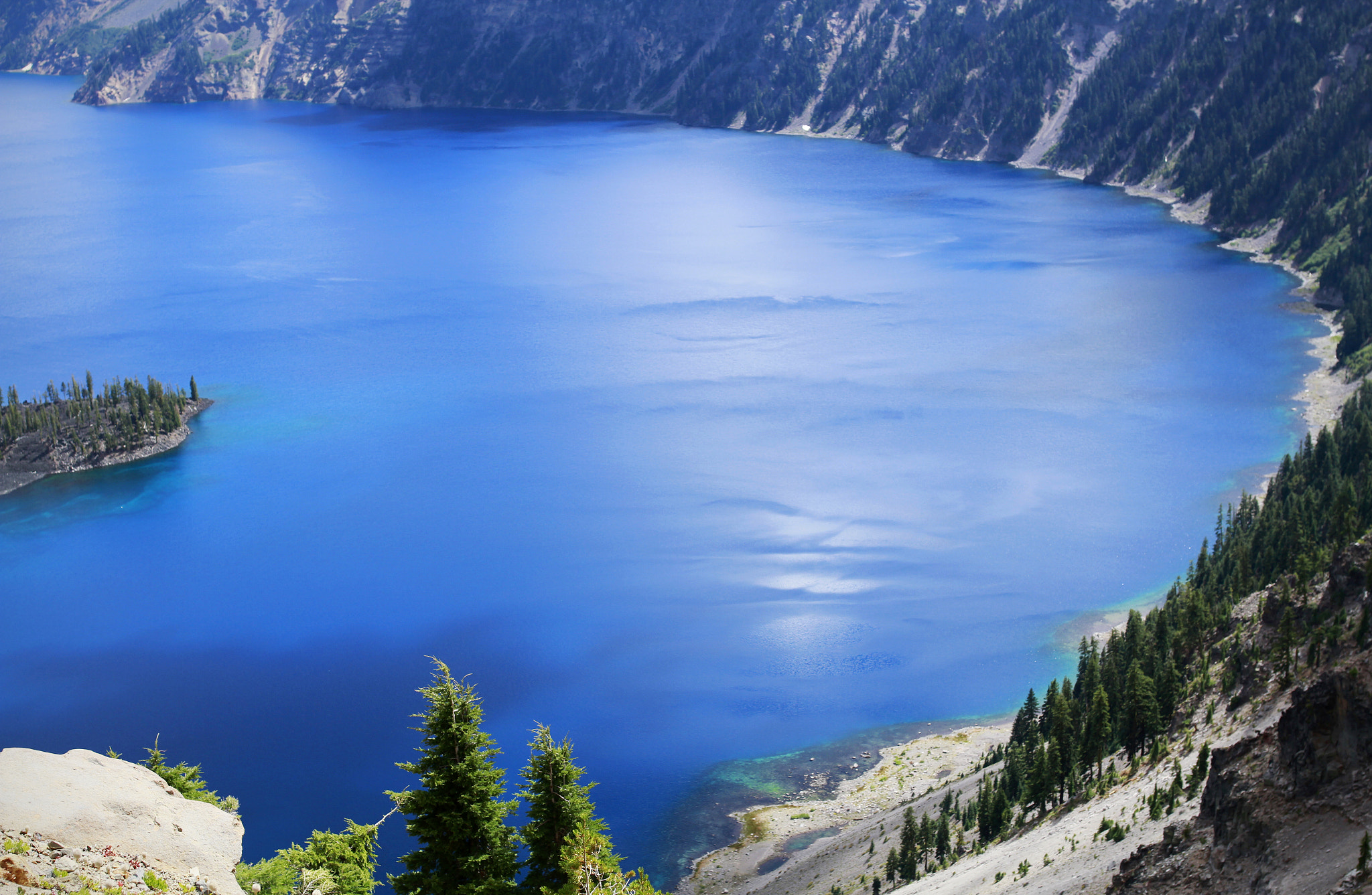 Canon EF 35mm F1.4L II USM sample photo. Crater lake photography