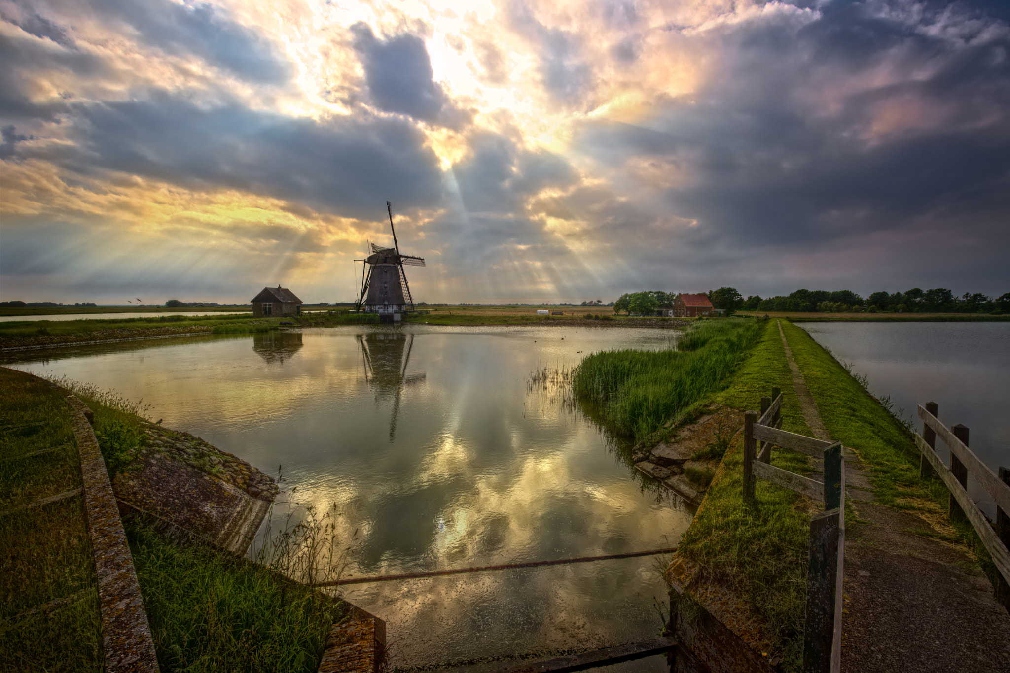 Sigma 17-35mm F2.8-4 EX DG  Aspherical HSM sample photo. Colors of netherlands photography