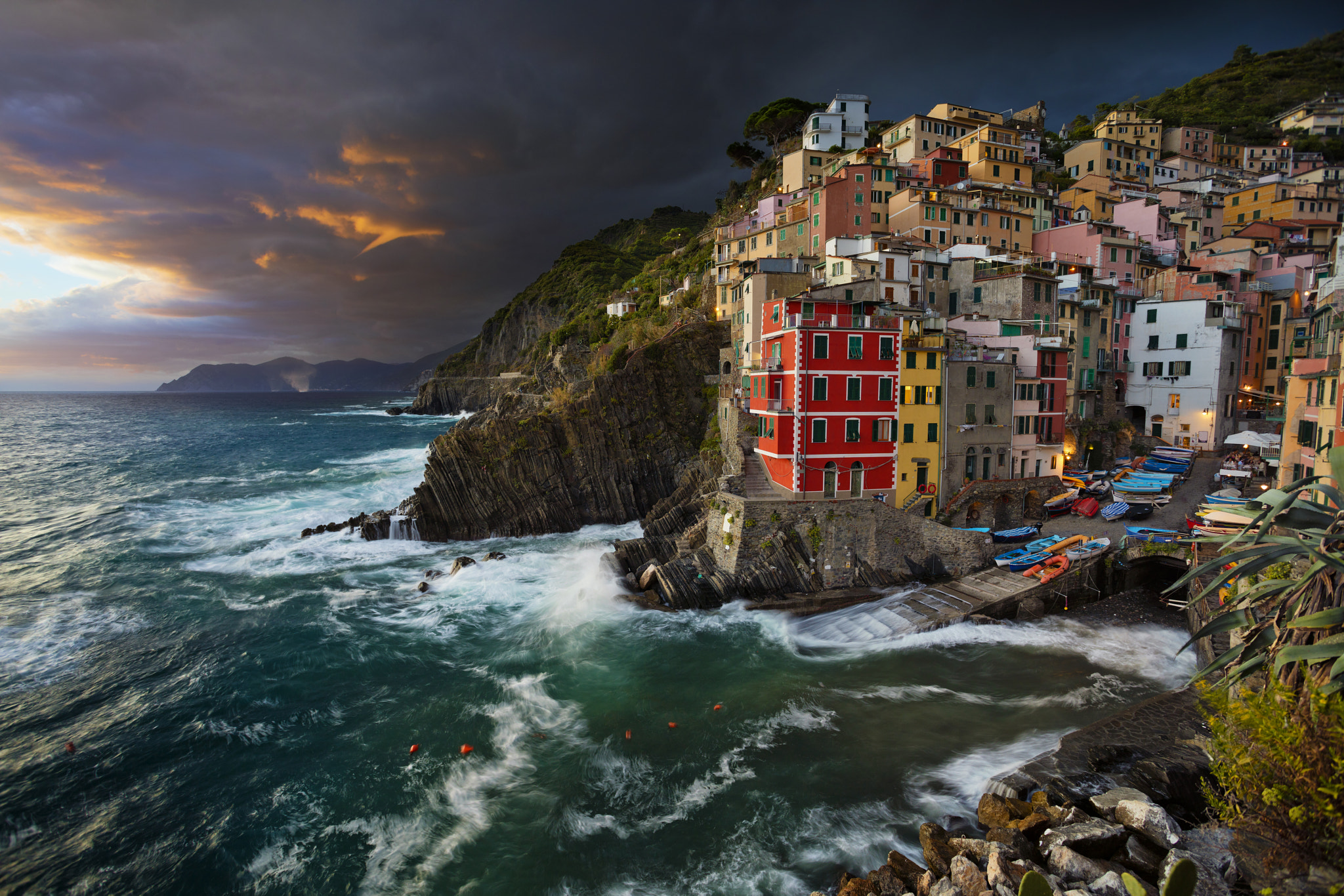 Canon EOS 5DS R + Canon EF 17-40mm F4L USM sample photo. Riomaggiore. photography