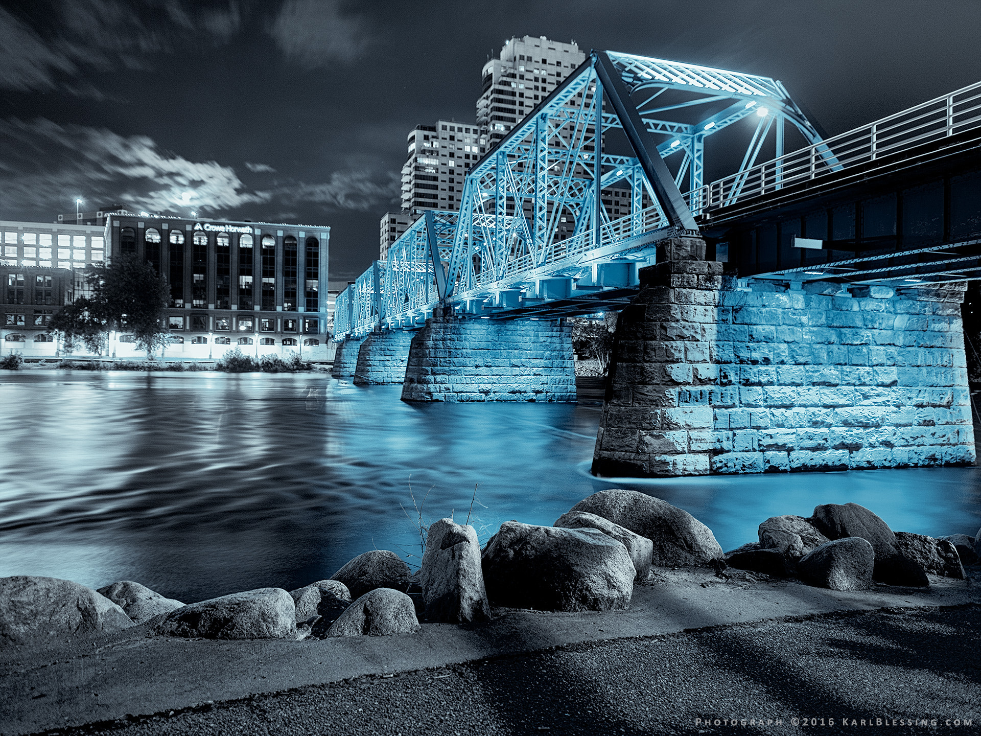 Olympus OM-D E-M5 + OLYMPUS M.12mm F2.0 sample photo. Blue footbridge - 9/19/2016 photography