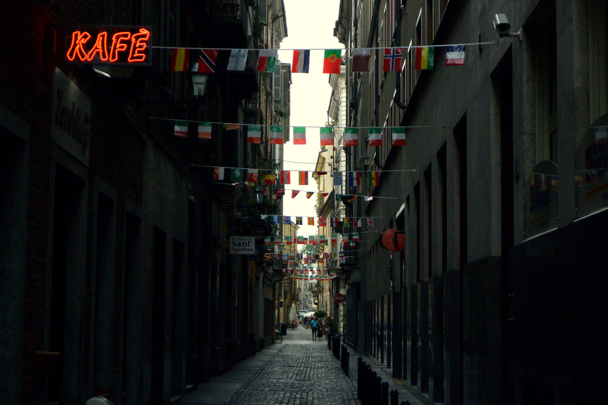 Nikon 1 J3 sample photo. Flag street photography
