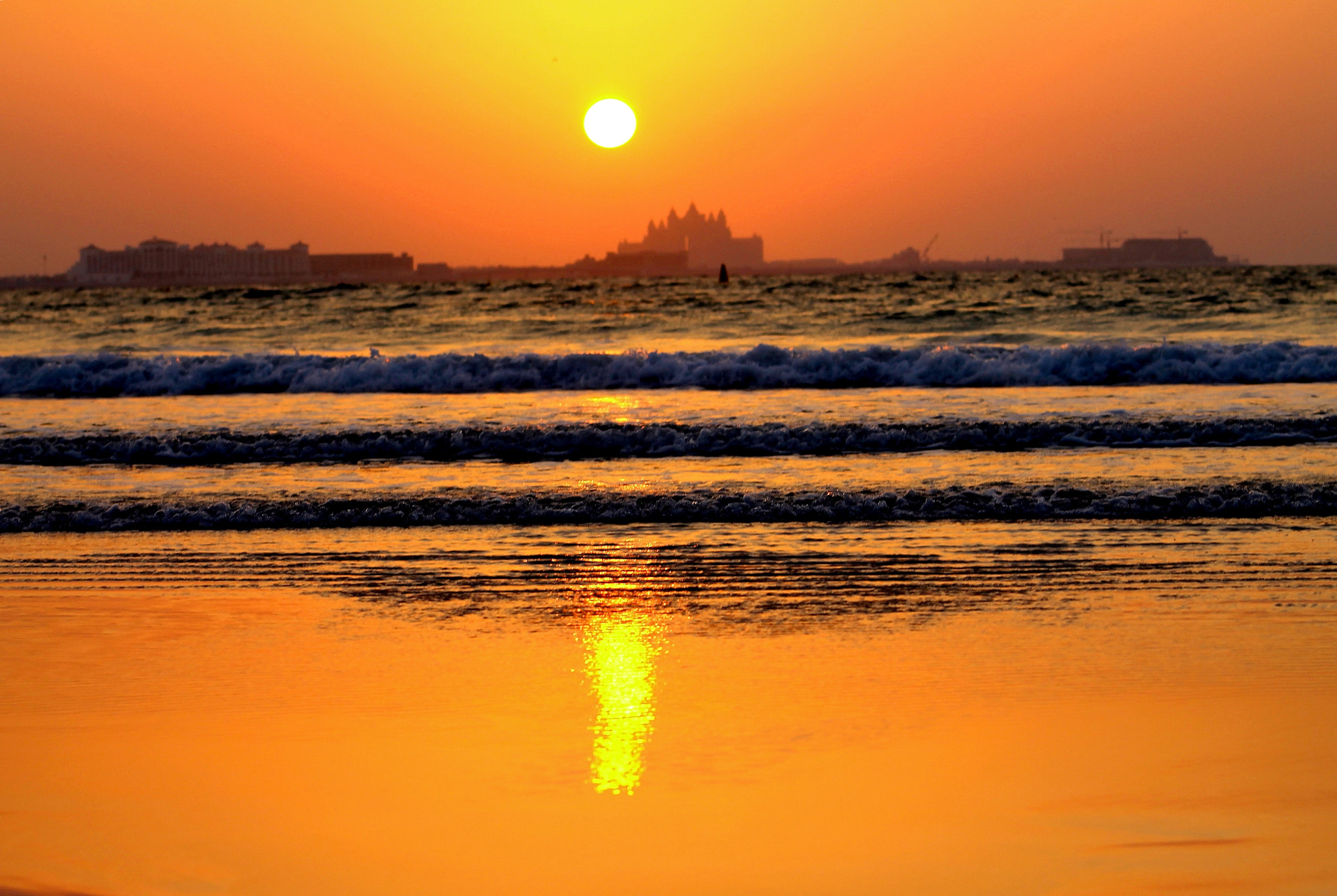 Canon EF75-300mm f/4-5.6 sample photo. Golden sunset over atlantis the palm photography