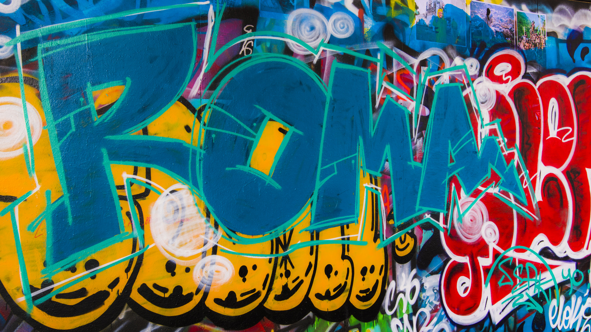 Nikon D5500 + Sigma 18-35mm F1.8 DC HSM Art sample photo. Colorized graffiti in brussels festival photography