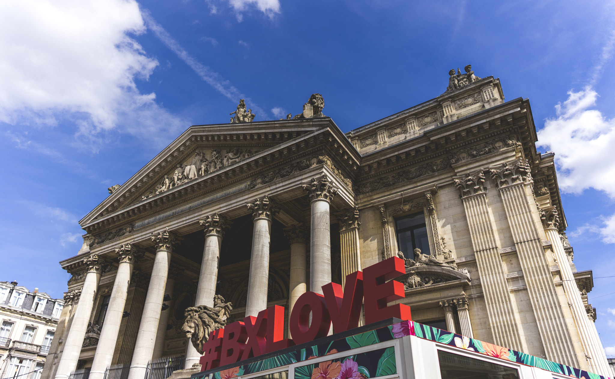 ZEISS Batis 25mm F2 sample photo. Brussels love "la bourse" photography