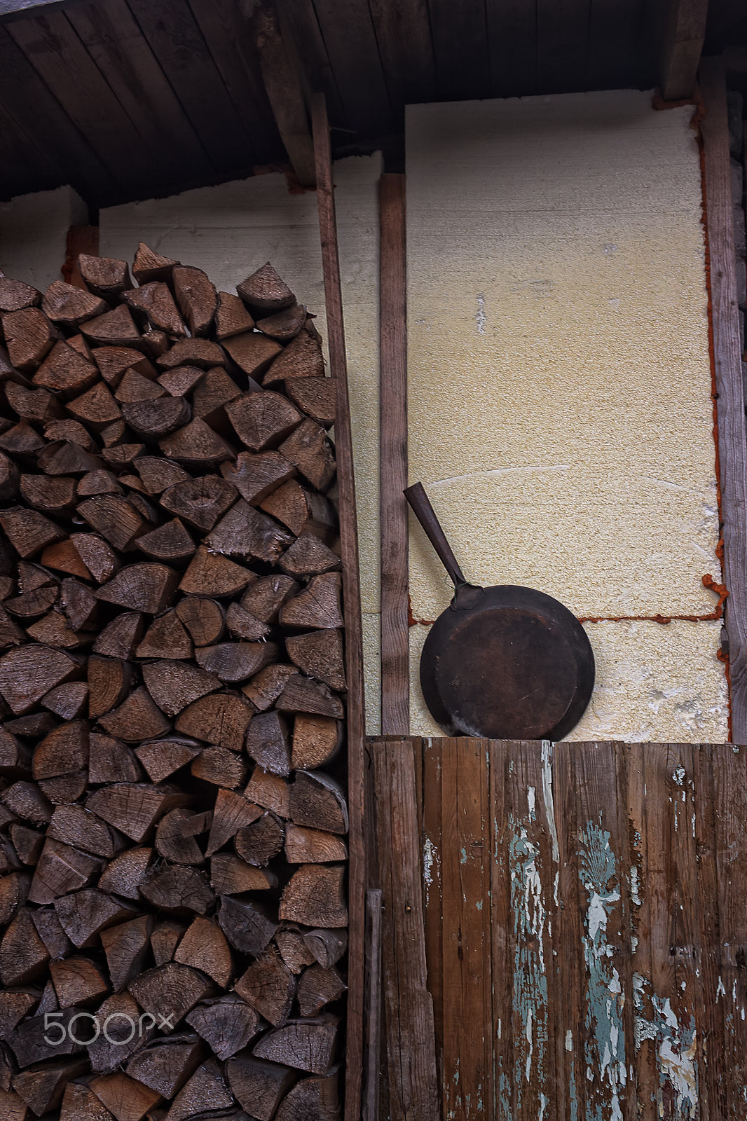 Canon EOS 50D + Canon EF-S 24mm F2.8 STM sample photo. Old frying pan on the wall photography