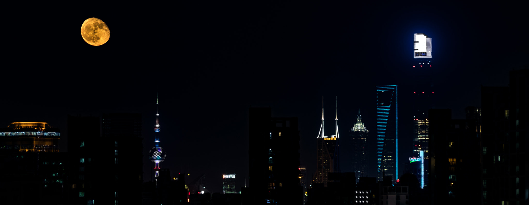 Tamron SP AF 70-200mm F2.8 Di LD (IF) MACRO sample photo. Shanghai nights photography