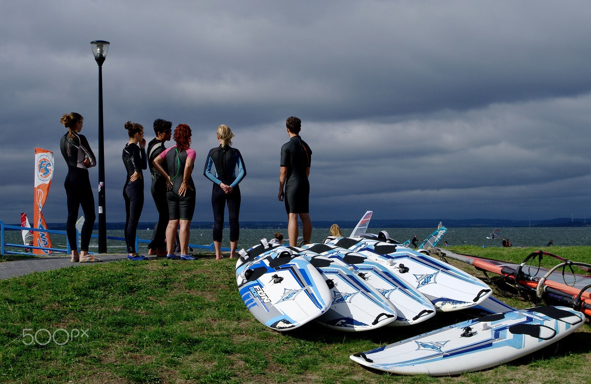 Samsung/Schneider D-XENON 18-55mm F3.5-5.6 II sample photo. Surfers.. photography