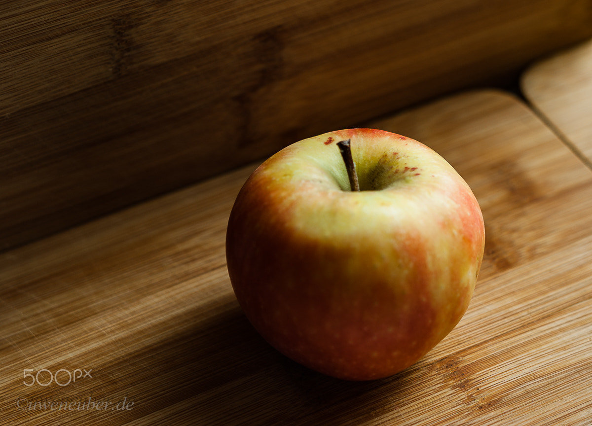 Pentax K10D + smc PENTAX-FA 50mm F1.7 sample photo. Fresh apple photography