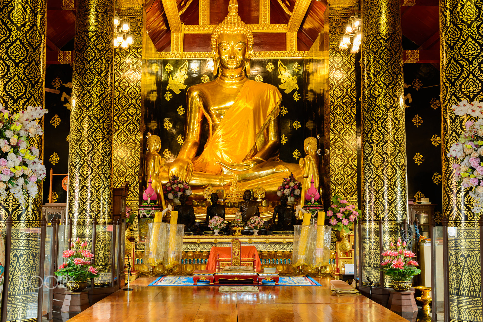 Sigma 17-70mm F2.8-4 DC Macro OS HSM | C sample photo. Sihing buddha in church phra si rattana mahathat t photography