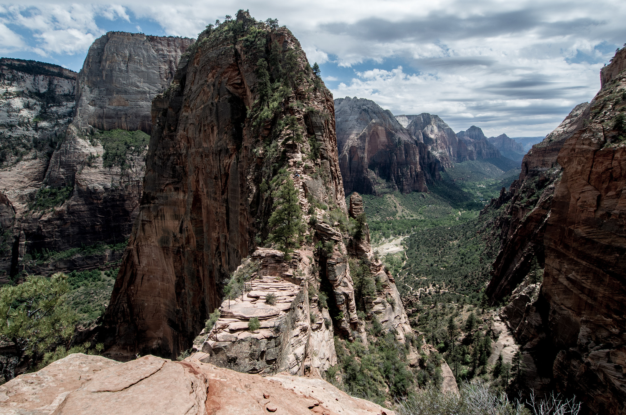 Olympus PEN E-PL7 + OLYMPUS M.9-18mm F4.0-5.6 sample photo. Angels landing photography