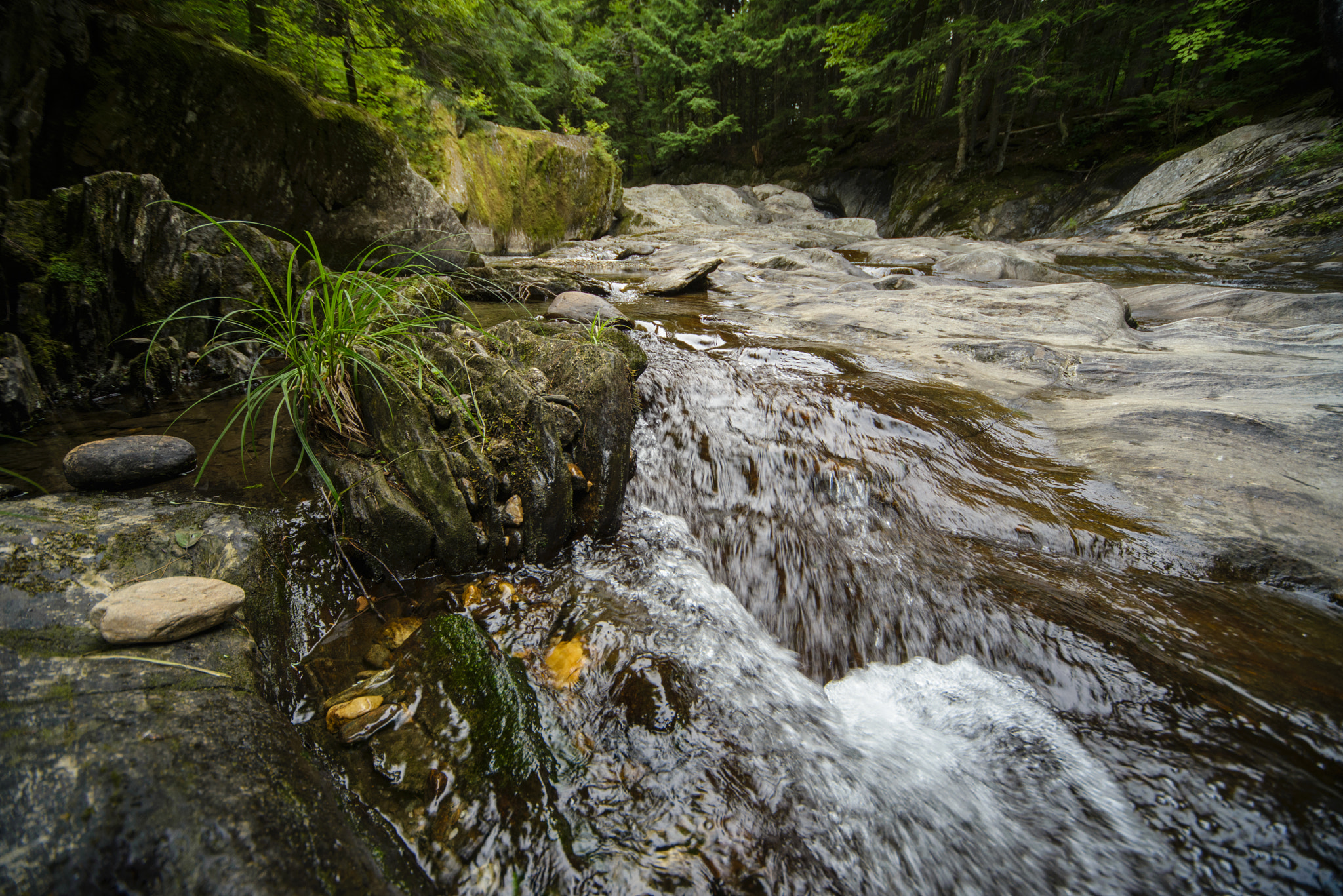 Sigma 12-24mm F4.5-5.6 EX DG Aspherical HSM sample photo. On the rocks photography