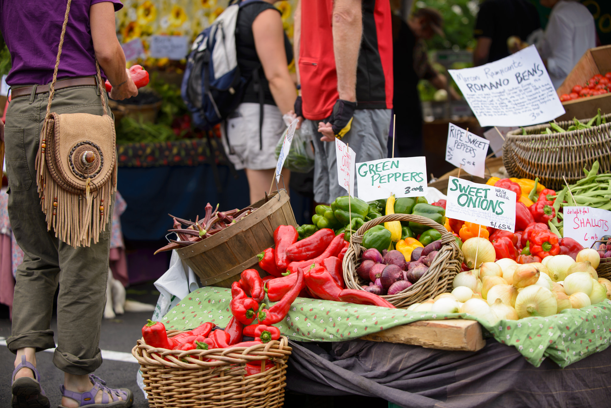 AF-S Zoom-Nikkor 80-200mm f/2.8D IF-ED sample photo. September farmers market photography