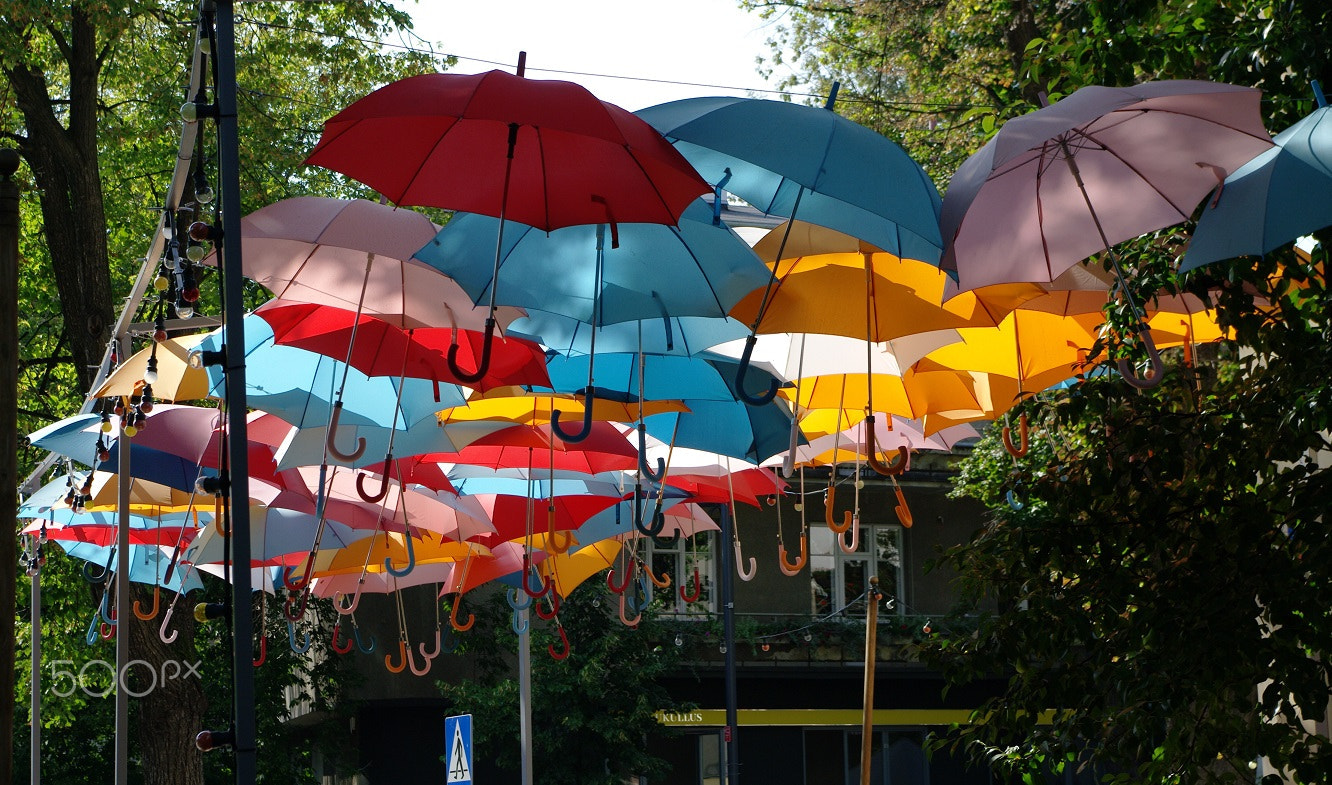 Samsung/Schneider D-XENON 18-55mm F3.5-5.6 II sample photo. Colours umbrellas... photography