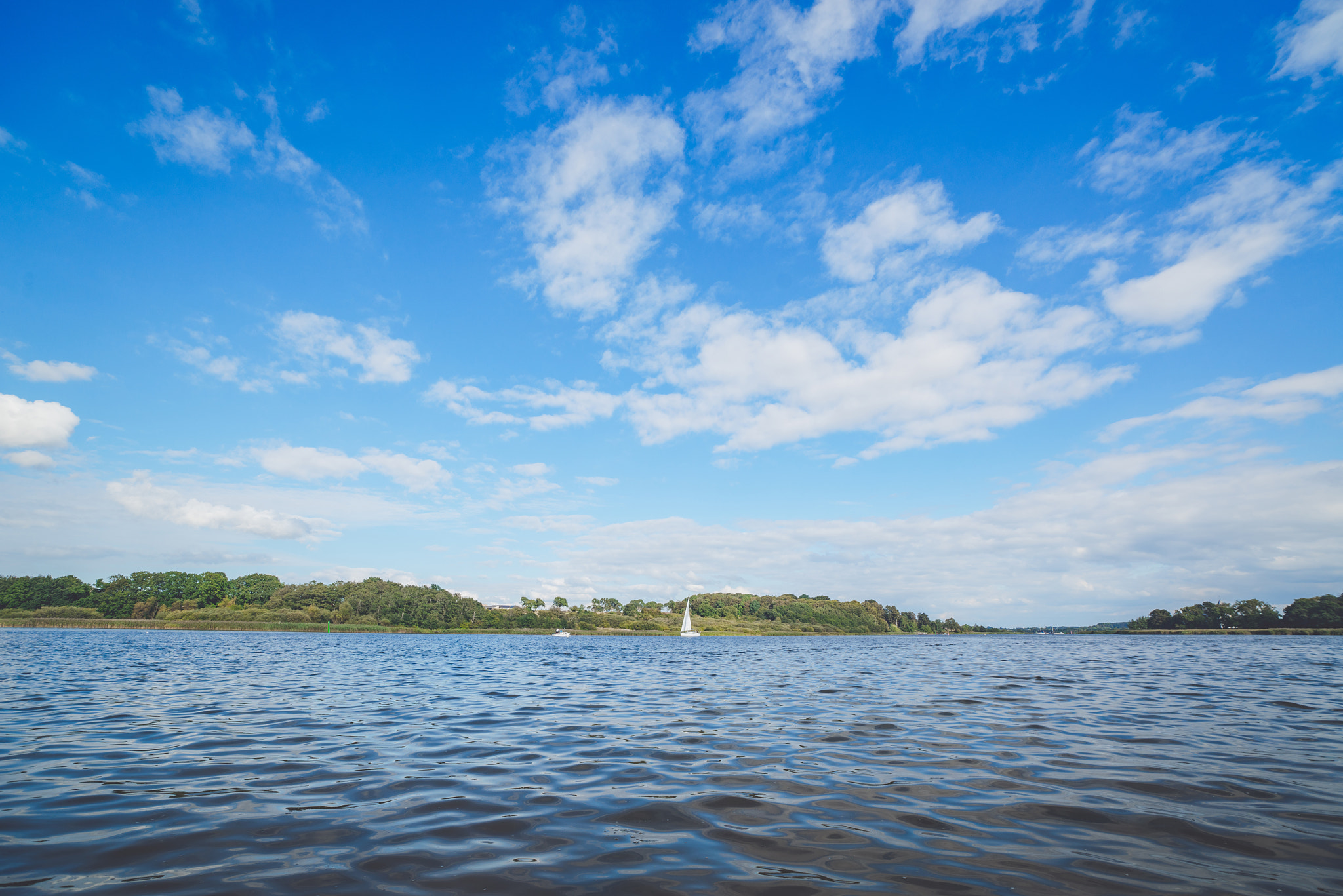 Sony a7R + Sony Vario-Sonnar T* 16-35mm F2.8 ZA SSM sample photo. River landscape with a sailboat in the water photography