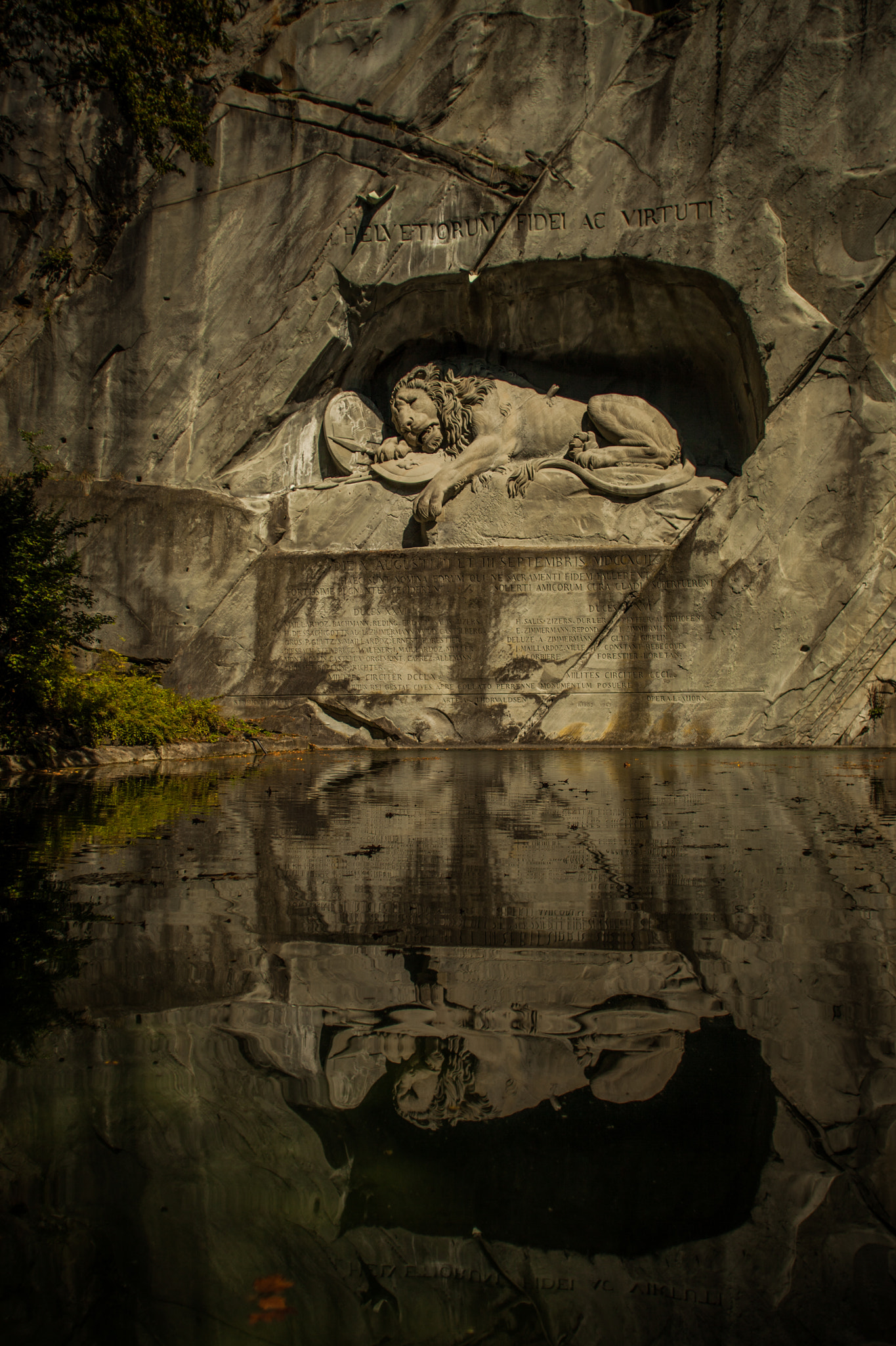 Canon EF 17-35mm f/2.8L sample photo. Lion monument photography