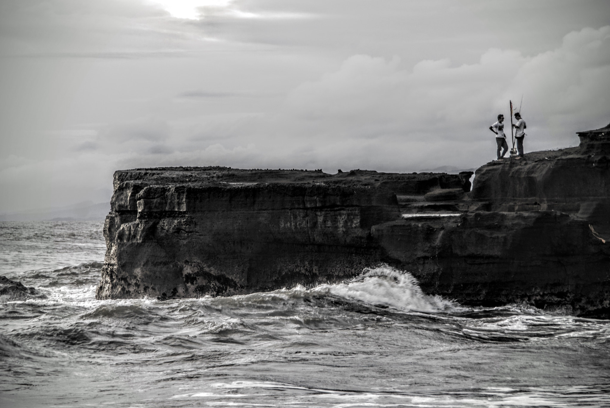 Sony Alpha DSLR-A230 + Sony DT 18-250mm F3.5-6.3 sample photo. Cliff at tanah lot, bali photography