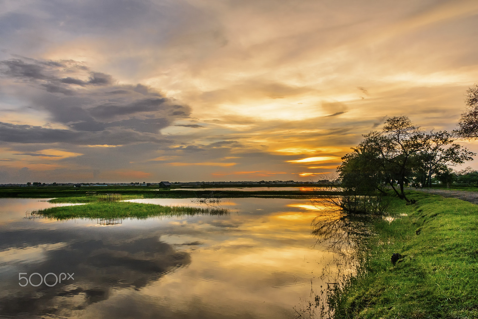 Sigma 17-70mm F2.8-4 DC Macro OS HSM | C sample photo. Sunset @ my beautiful village photography