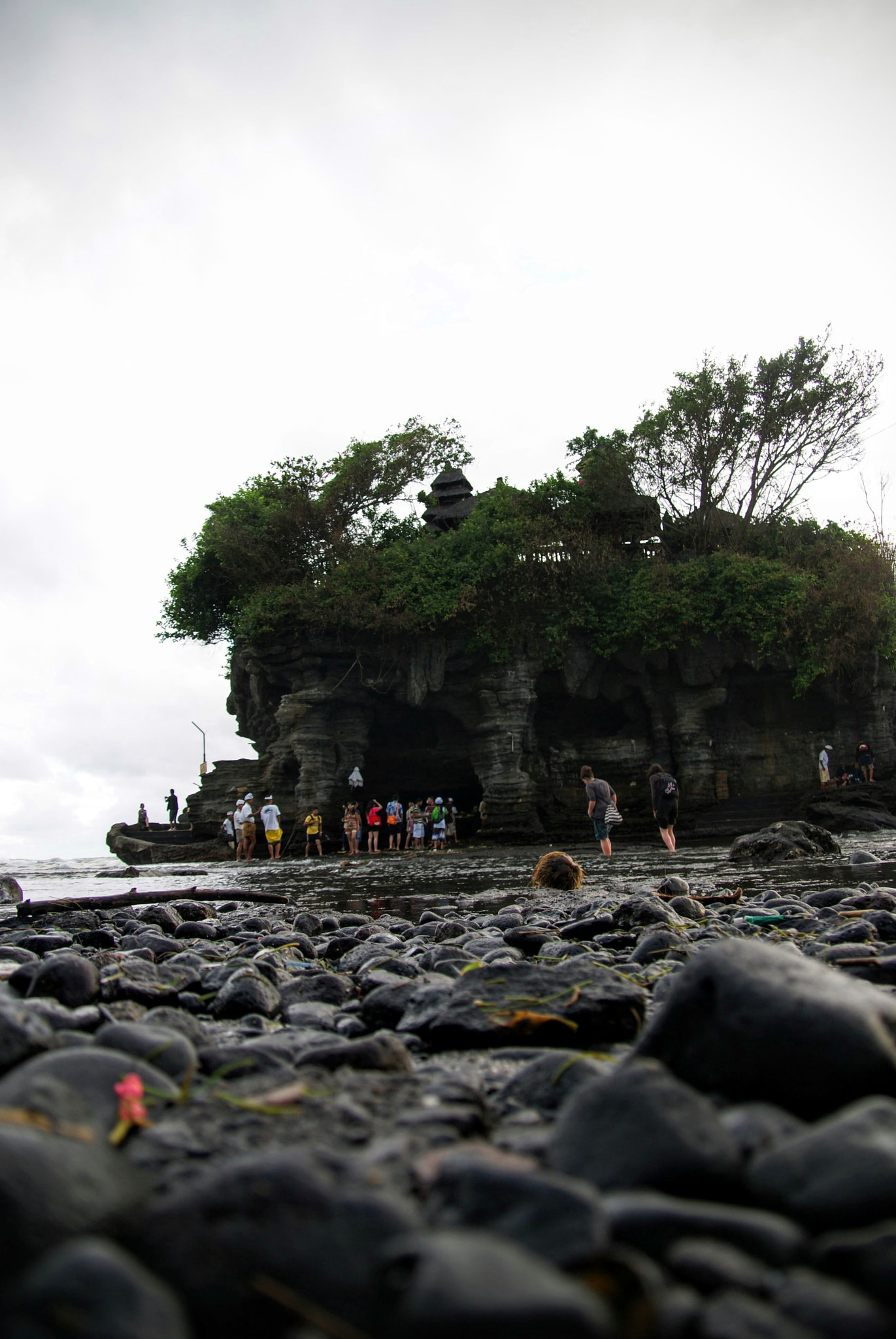 Sony DT 18-250mm F3.5-6.3 sample photo. Temple by the sea photography
