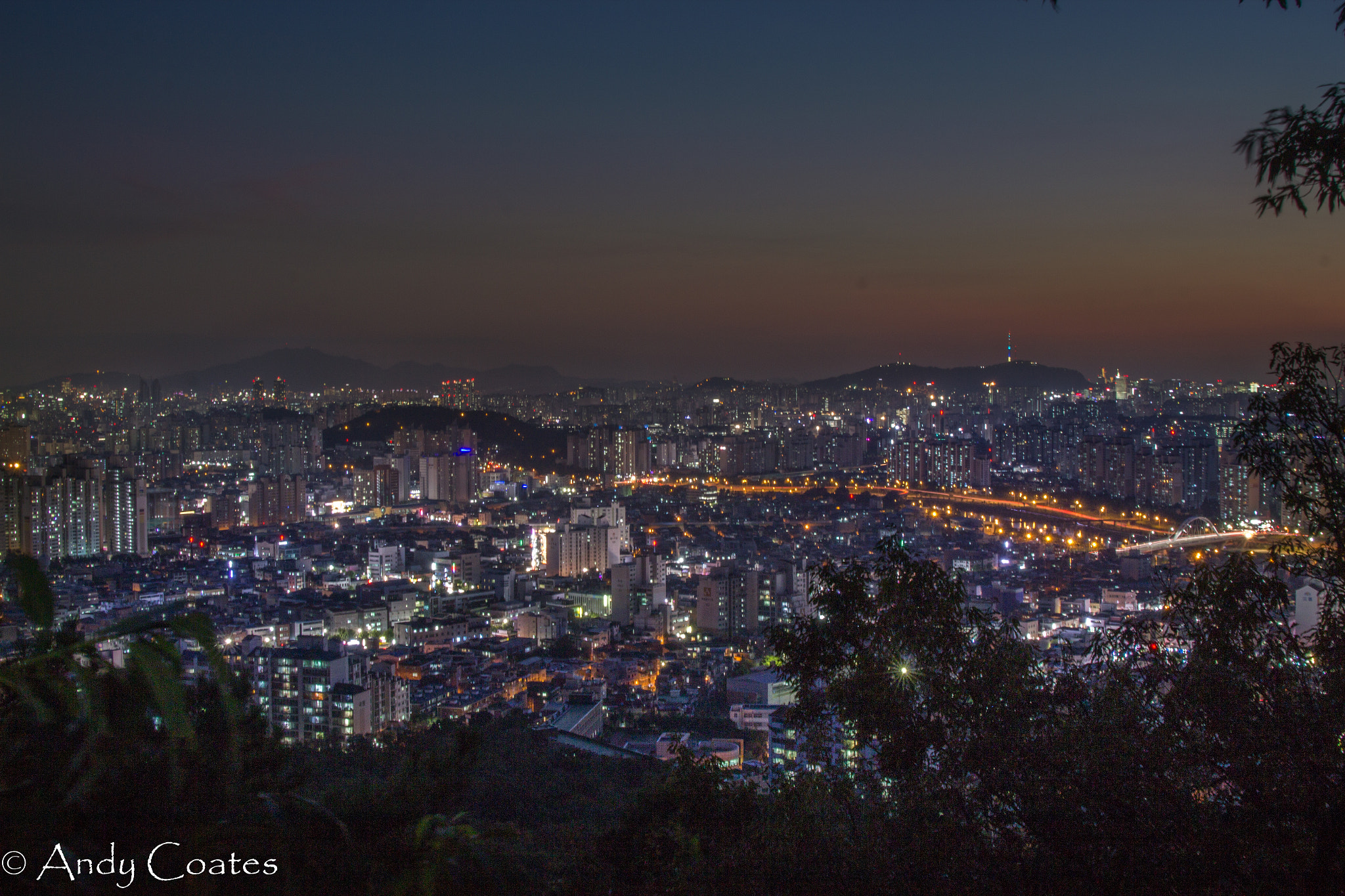 Canon EOS 550D (EOS Rebel T2i / EOS Kiss X4) sample photo. Seoul night photography