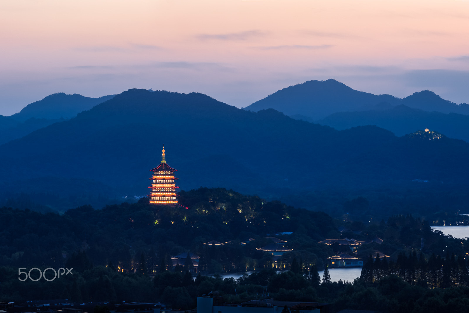 Canon EOS 5DS R + Canon EF 135mm F2L USM sample photo. Leifeng tower photography