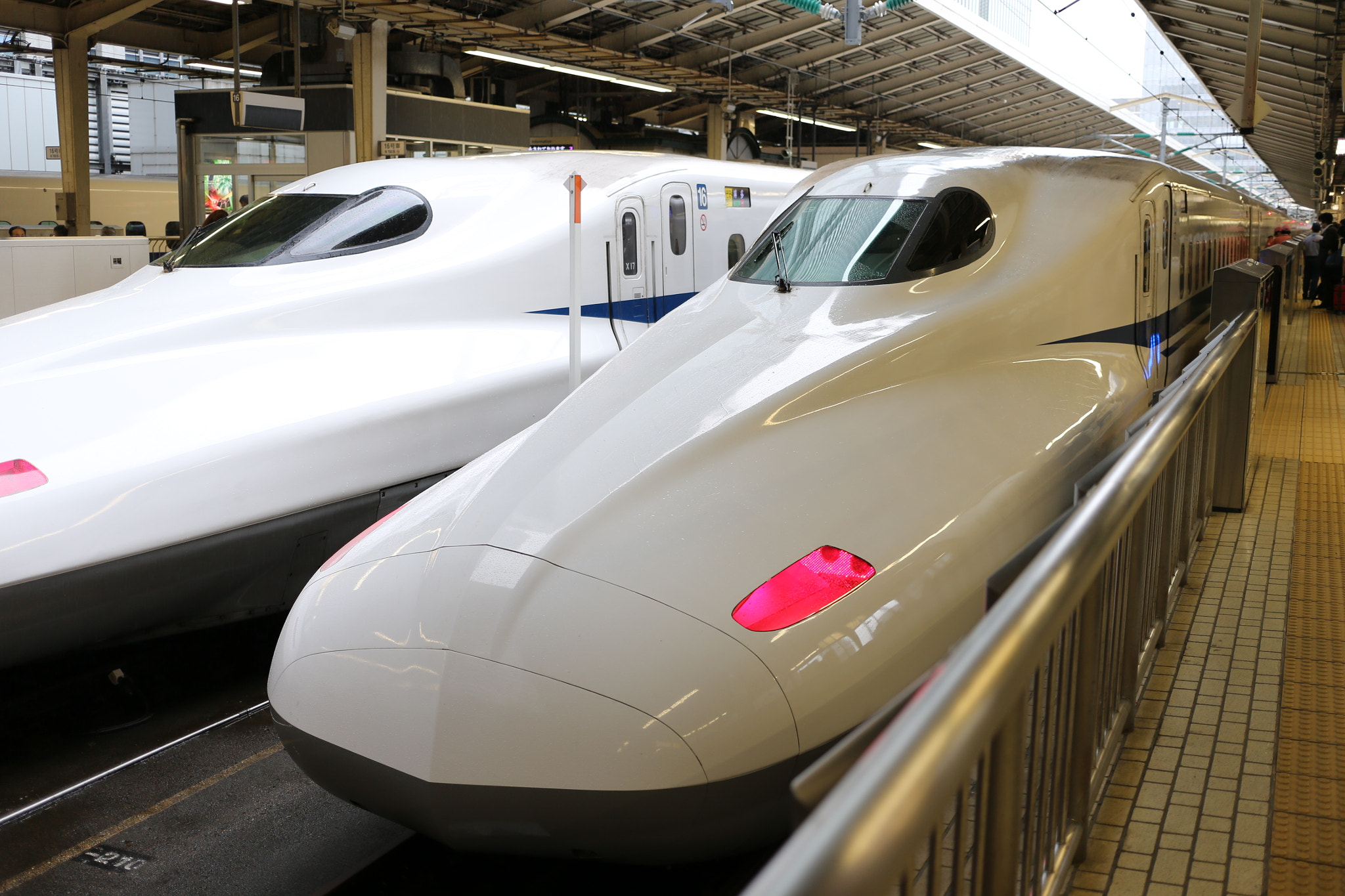 Canon EF 40mm F2.8 STM sample photo. Shinkansen photography